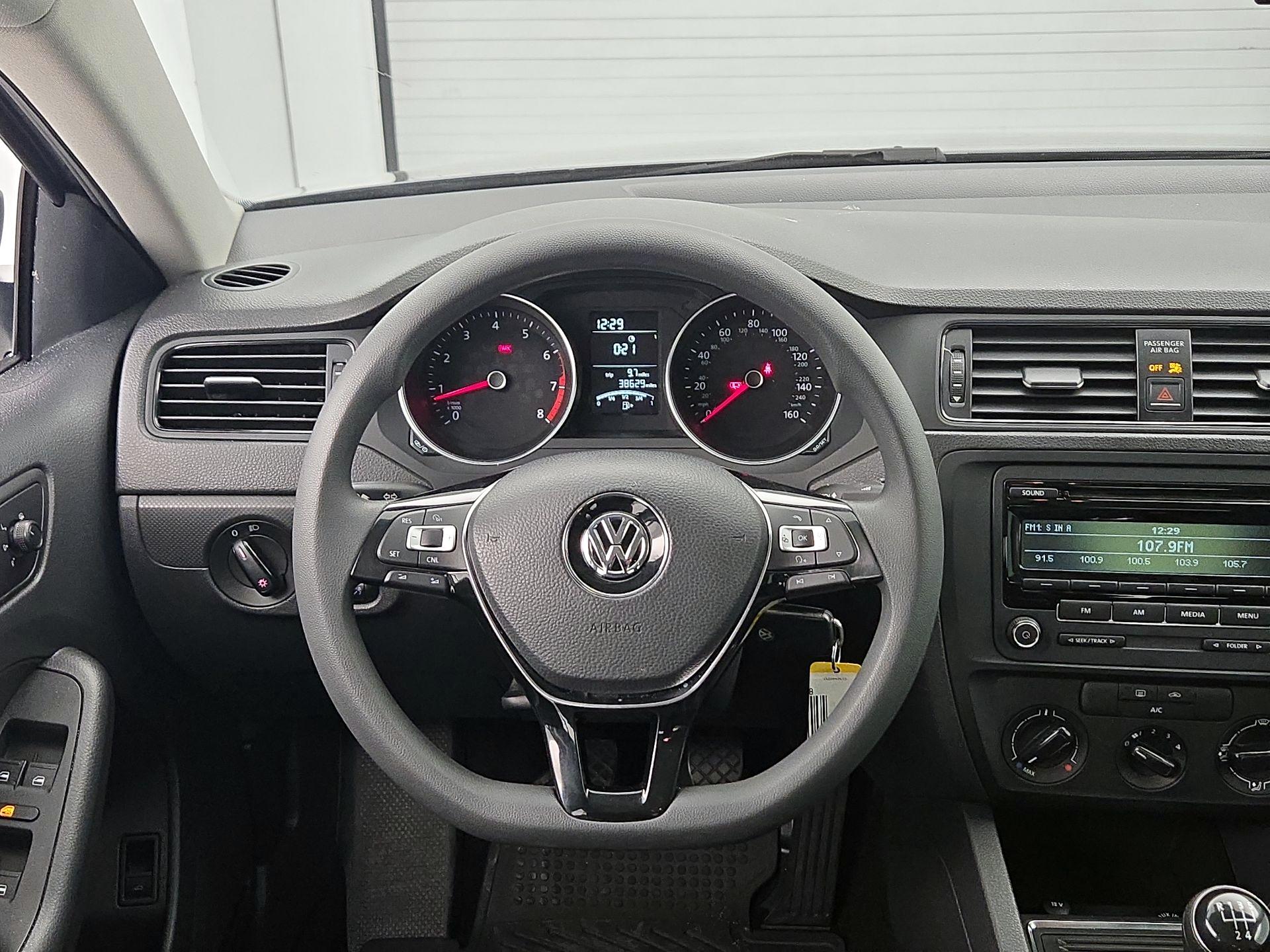 Thumbnail: 2015 Volkswagen Jetta - 10