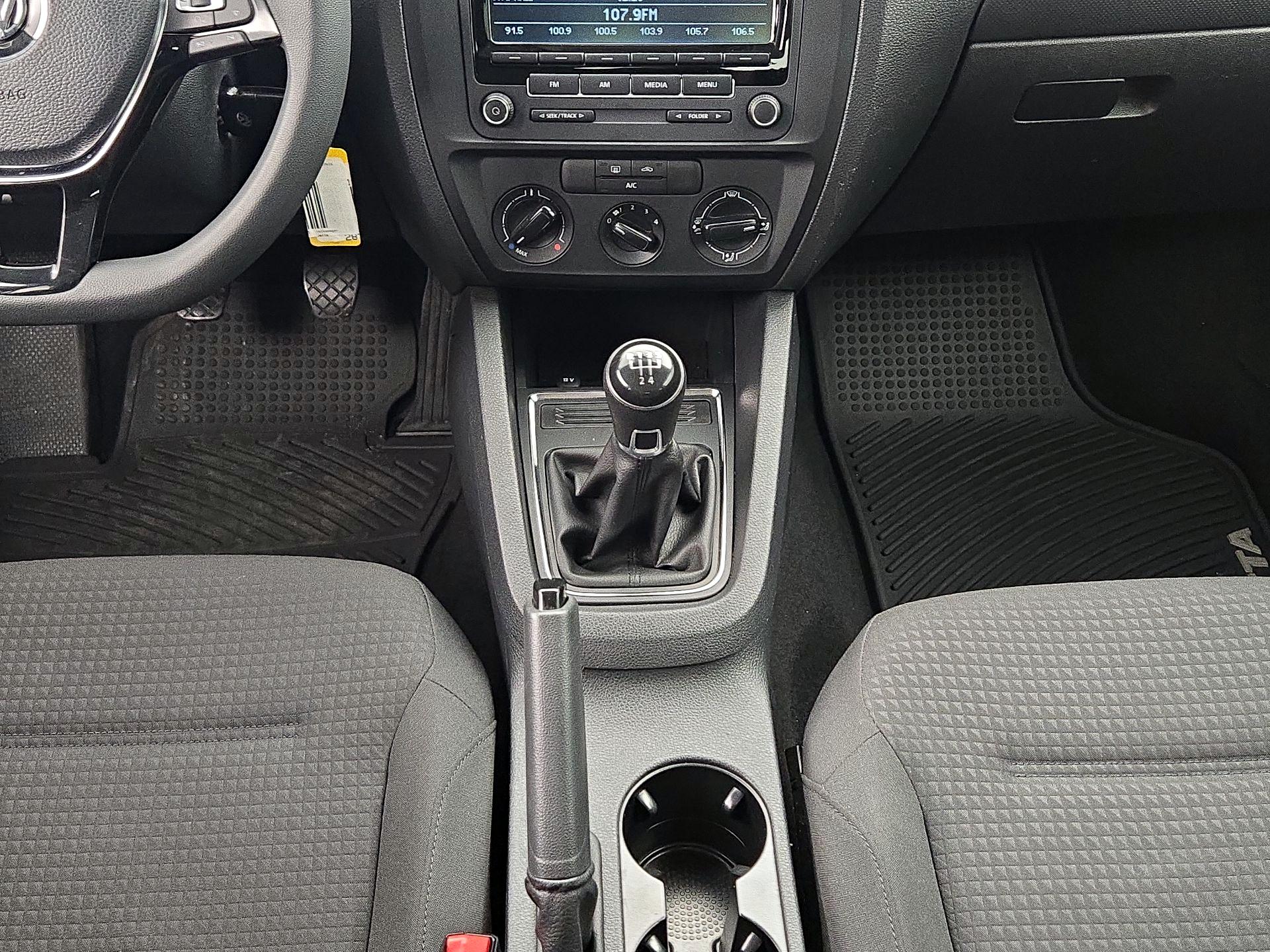Thumbnail: 2015 Volkswagen Jetta - 16