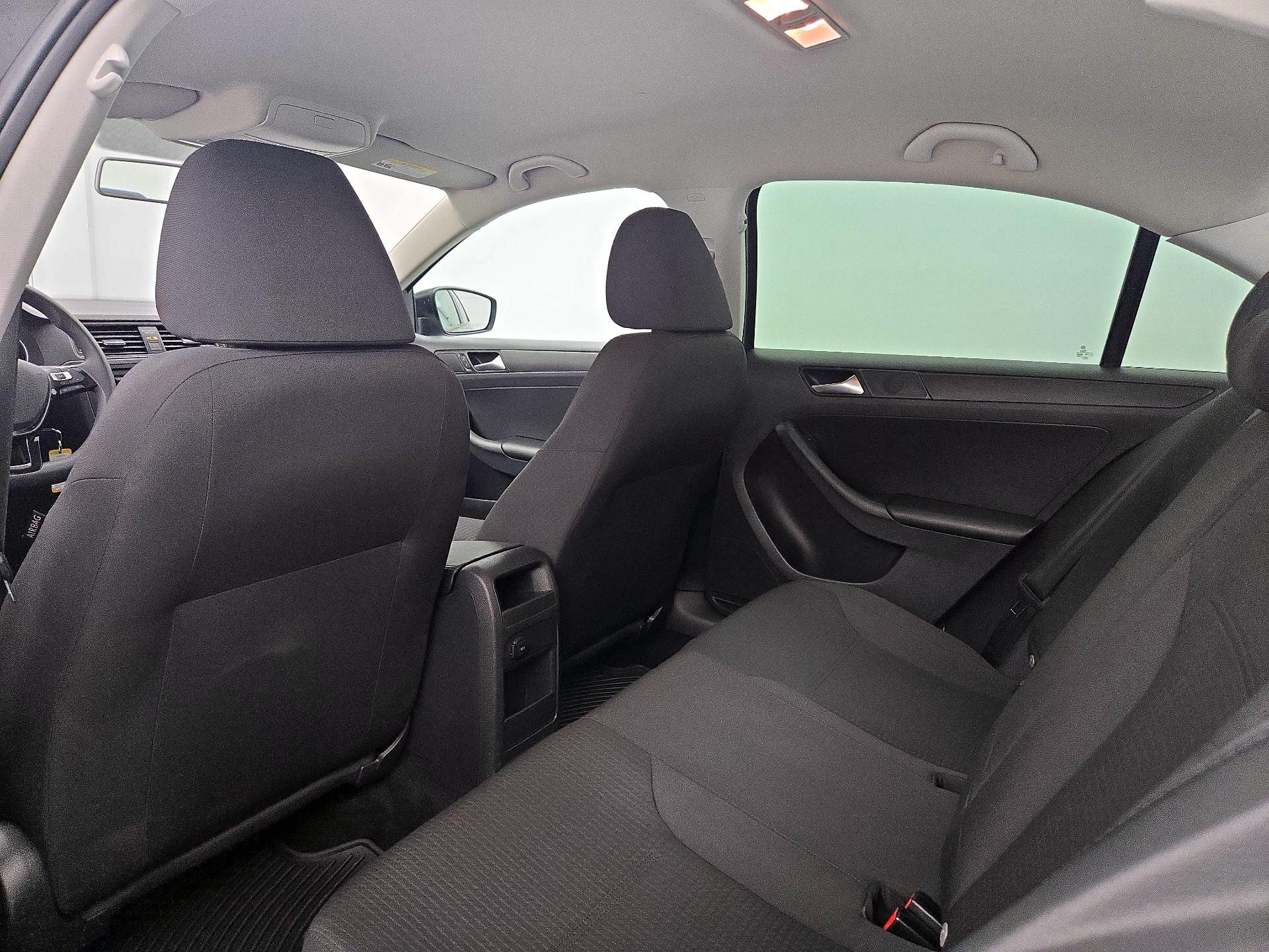 Thumbnail: 2015 Volkswagen Jetta - 18