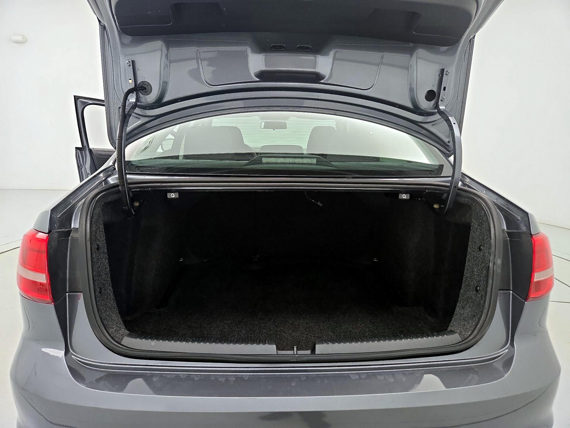 Thumbnail: 2015 Volkswagen Jetta - 19