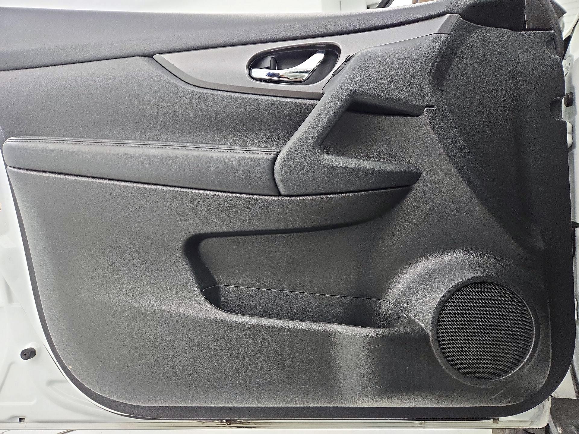 Thumbnail: 2015 Nissan Rogue - 12