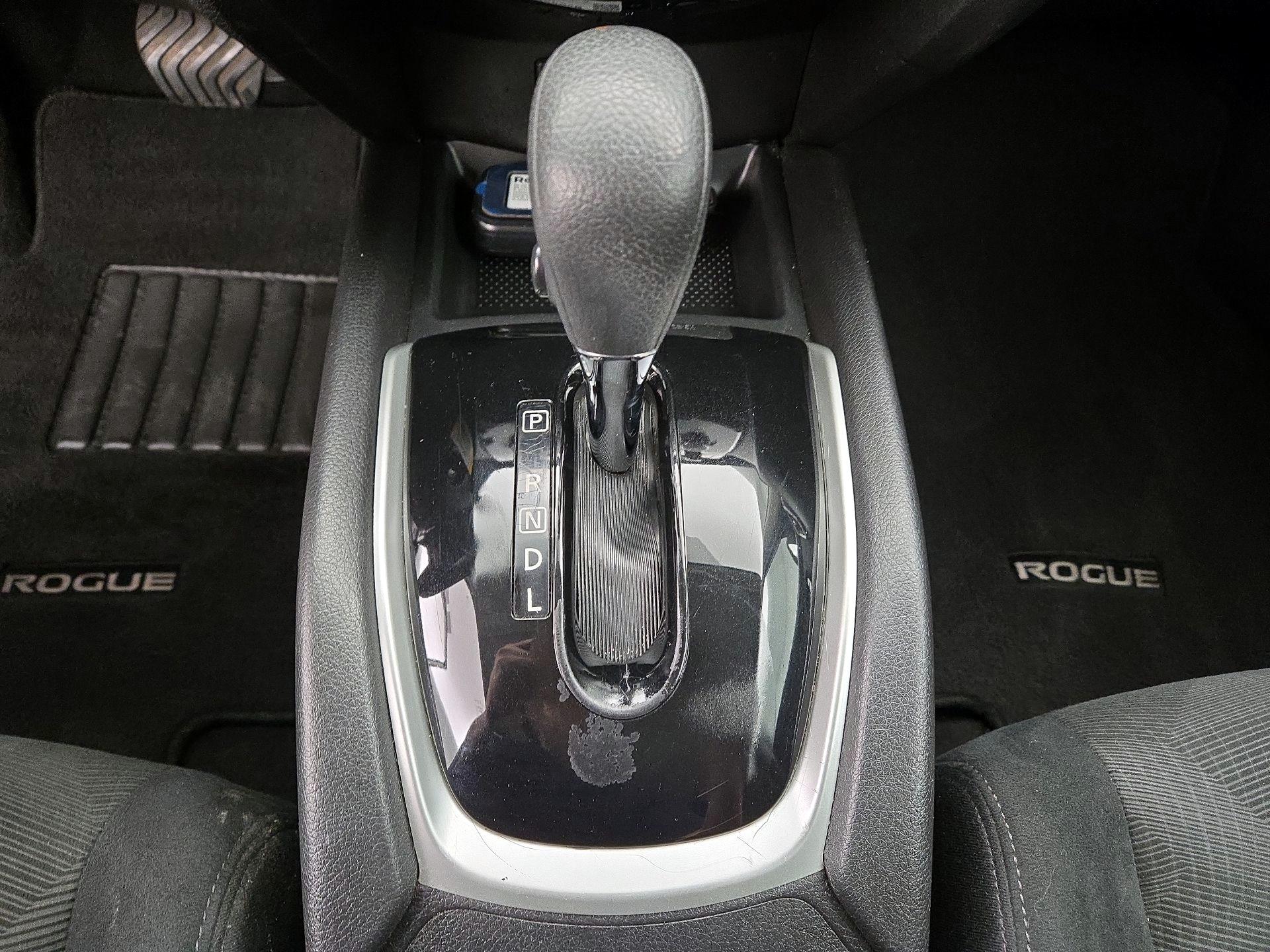 Thumbnail: 2015 Nissan Rogue - 17