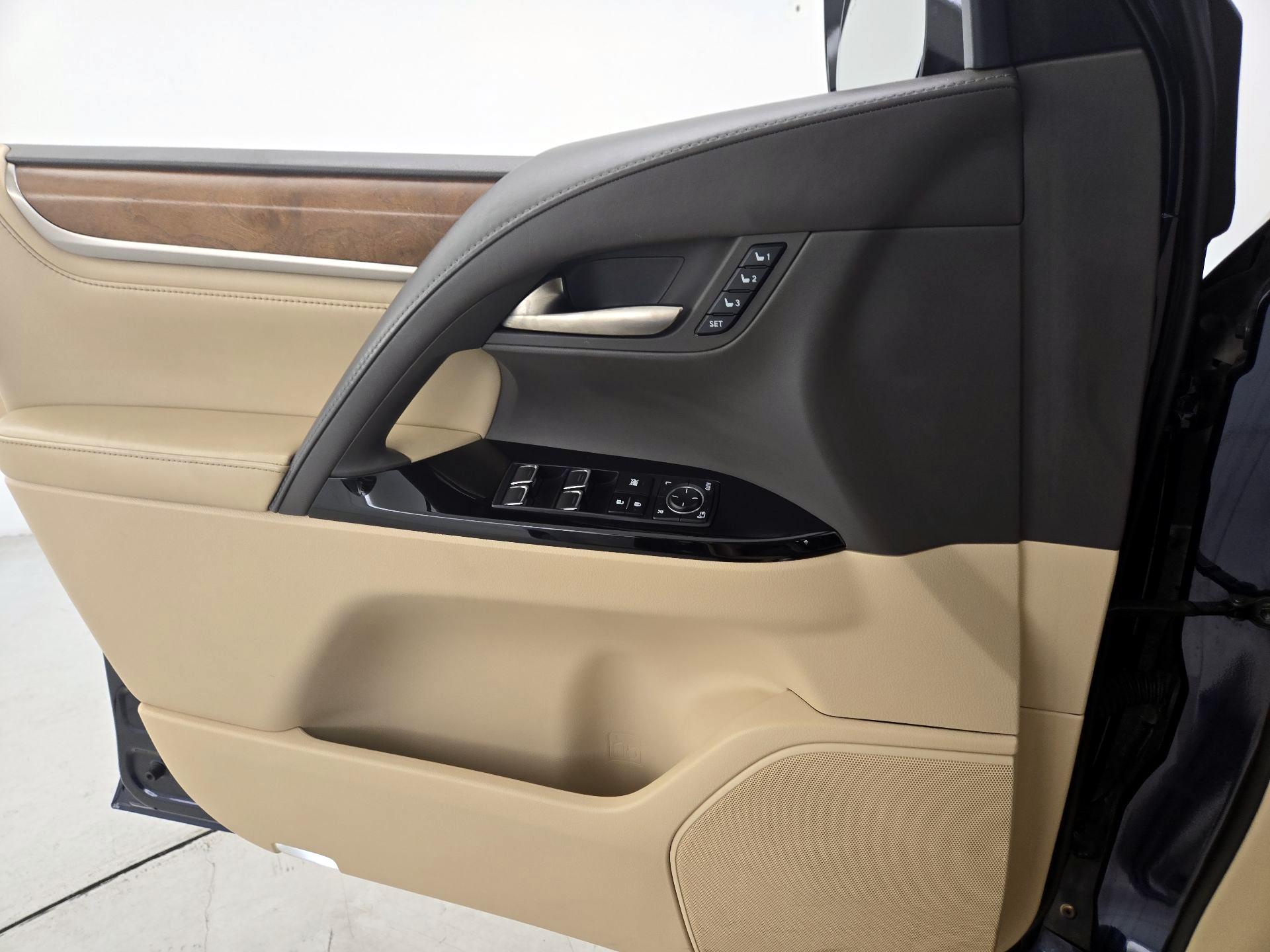 Thumbnail: 2020 Lexus LX - 12