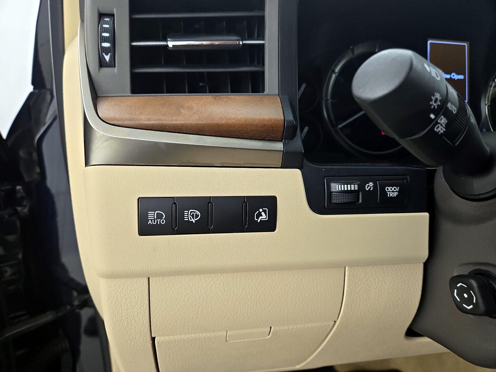 Thumbnail: 2020 Lexus LX - 13