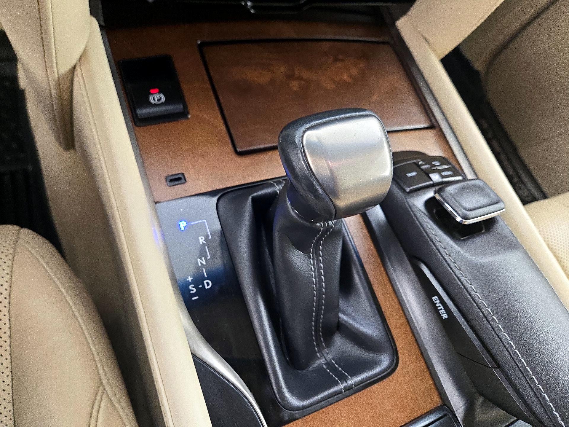 Thumbnail: 2020 Lexus LX - 18