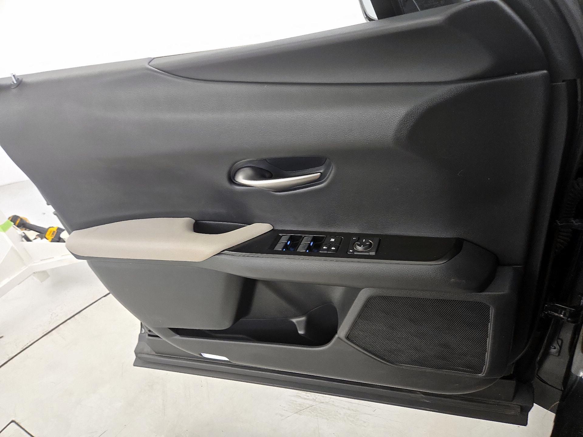 Thumbnail: 2019 Lexus UX - 12