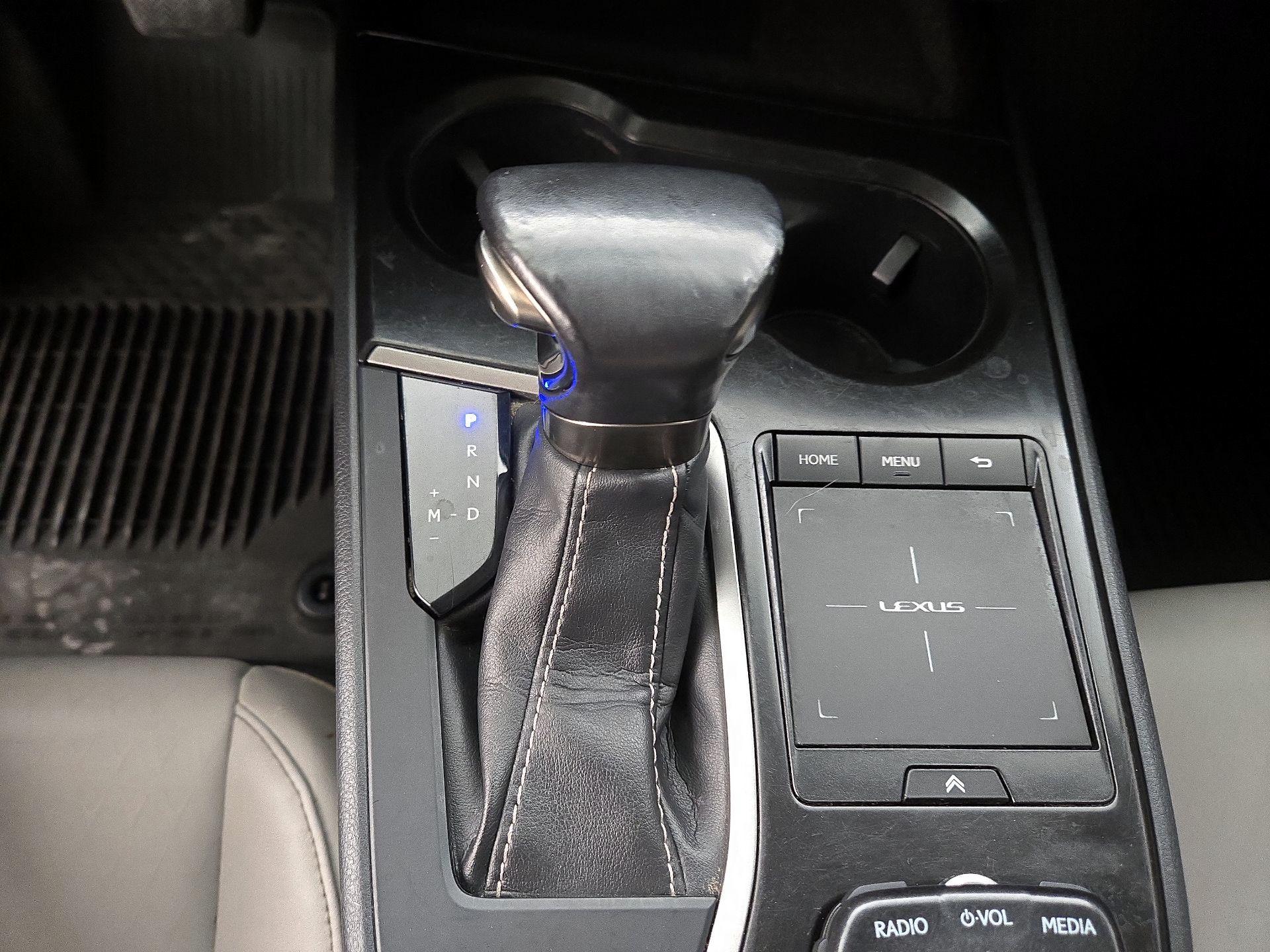 Thumbnail: 2019 Lexus UX - 17