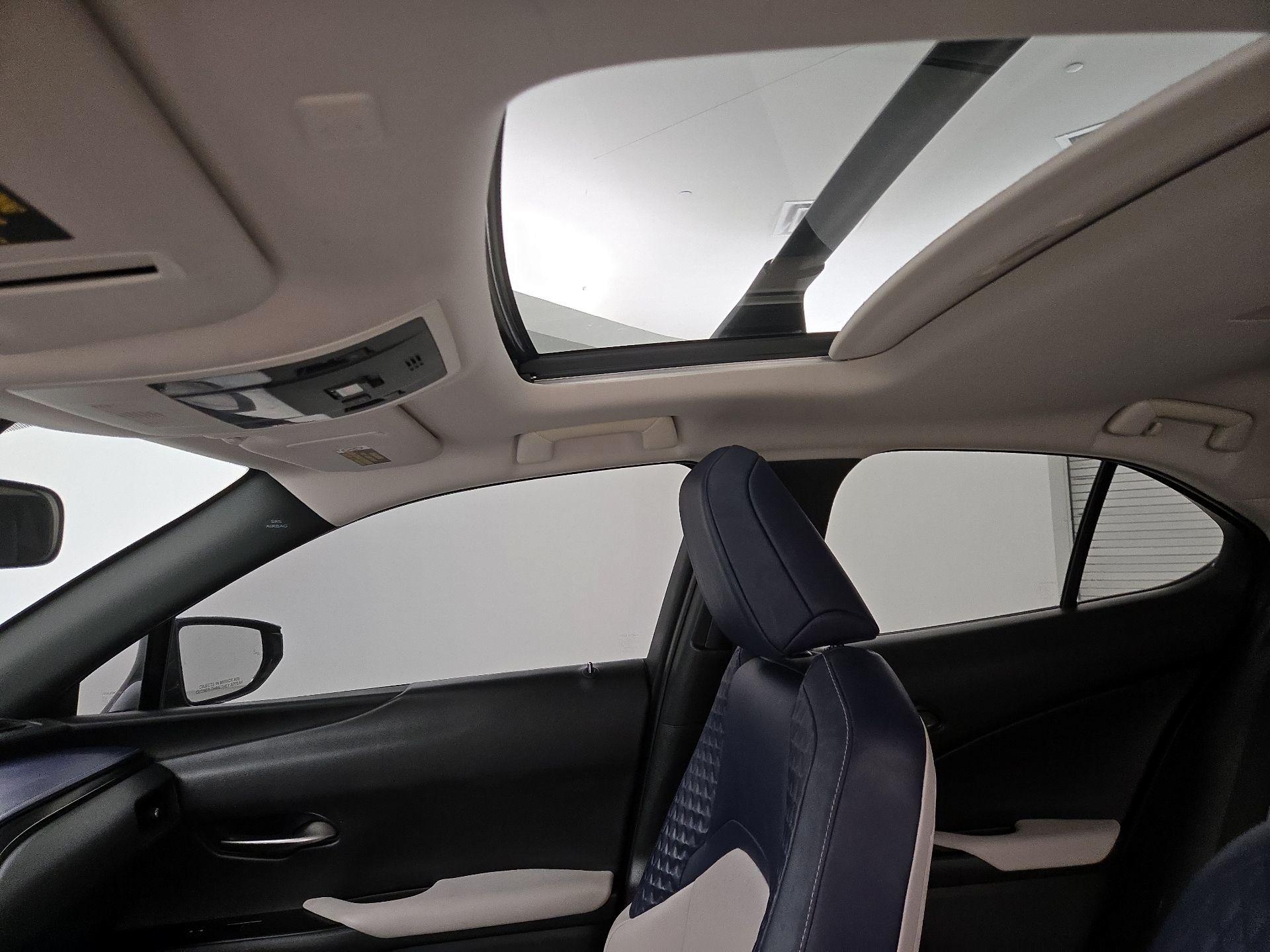 Thumbnail: 2019 Lexus UX - 19