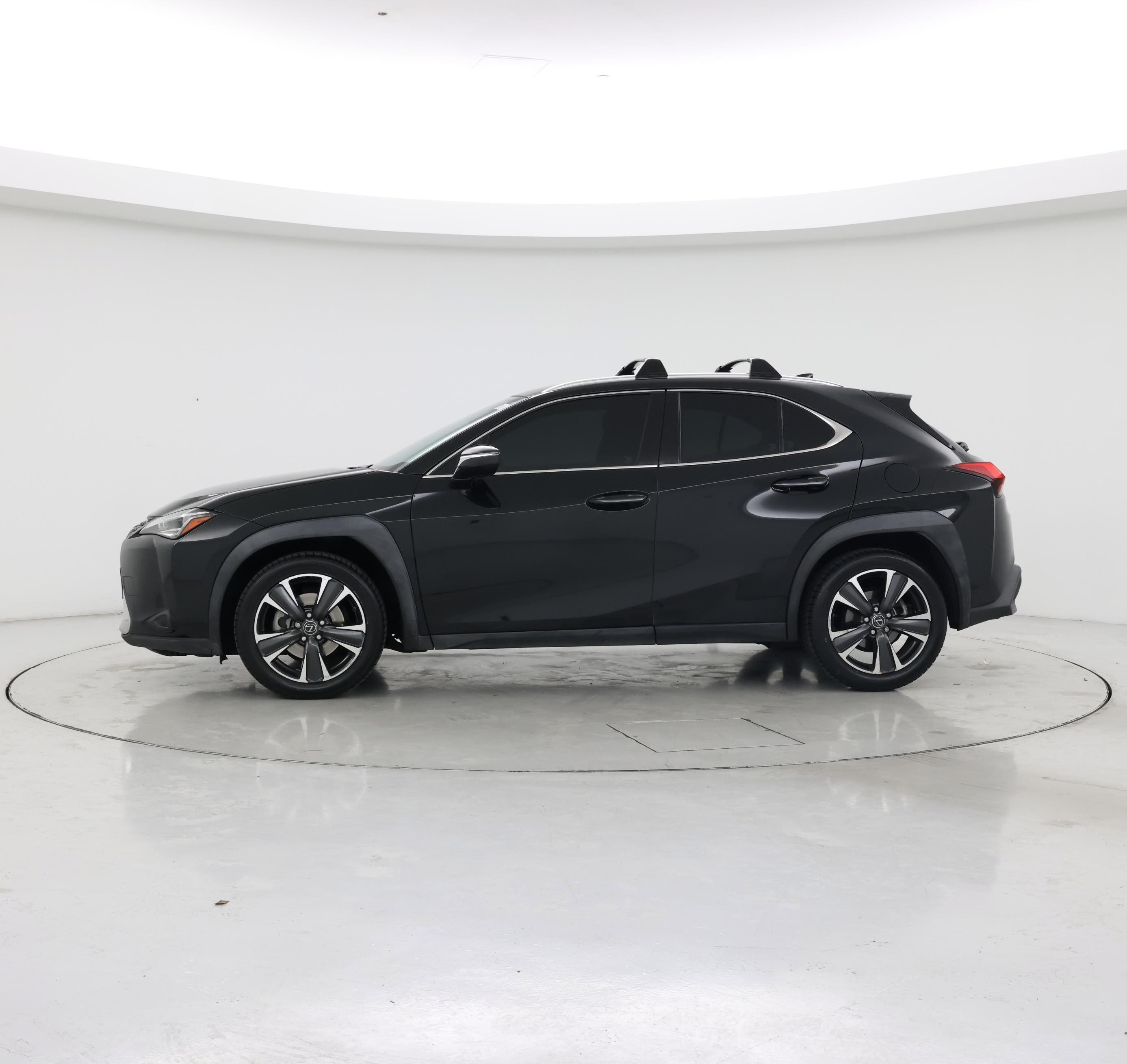 Thumbnail: 2019 Lexus UX - 3