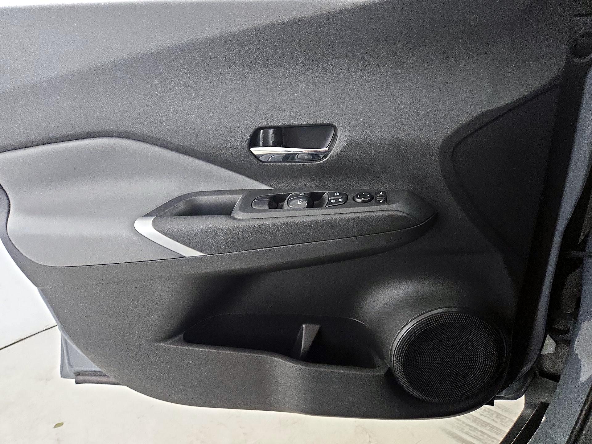 Thumbnail: 2021 Nissan Kicks - 12