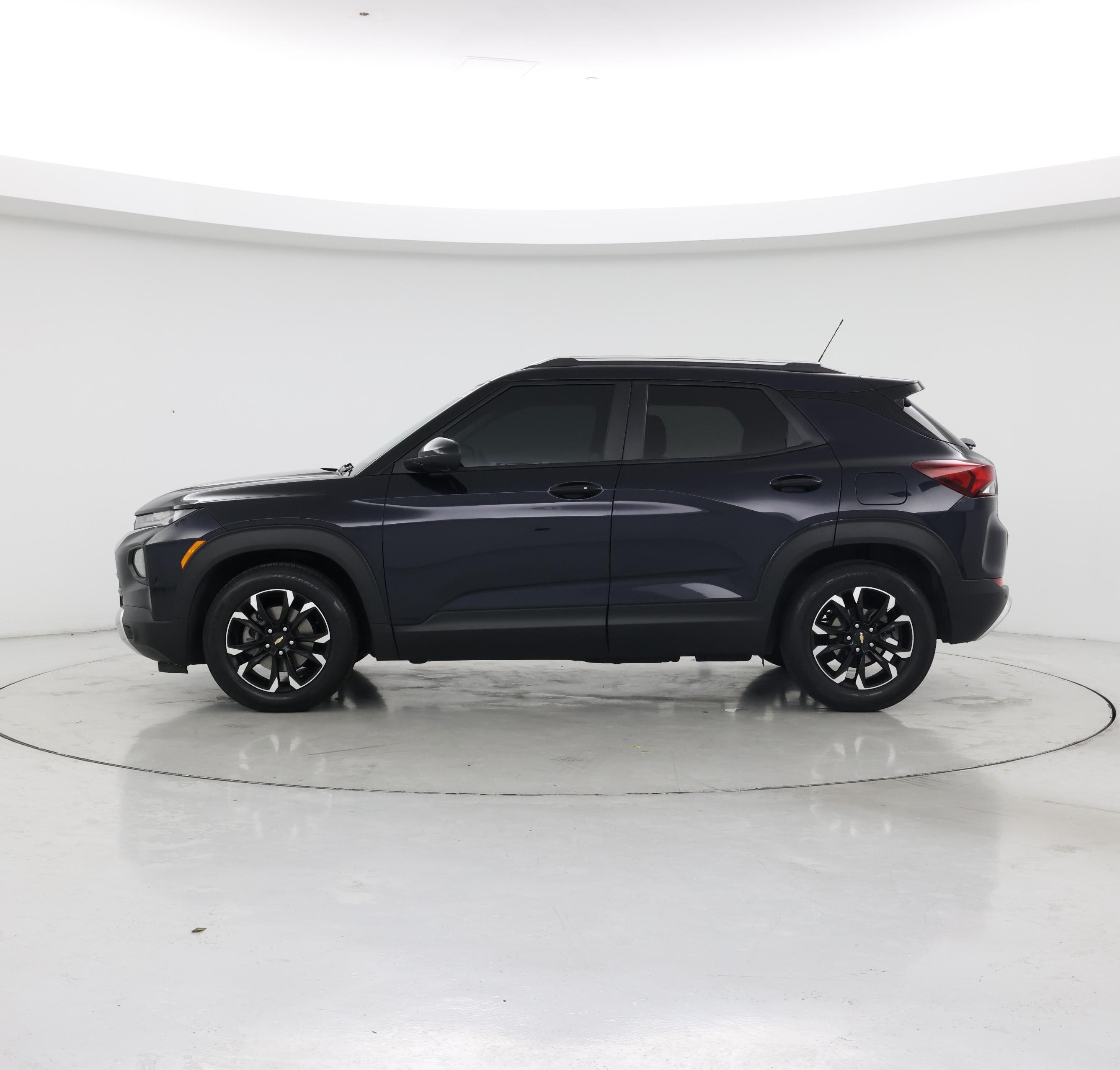 Thumbnail: 2021 Chevrolet TrailBlazer - 3