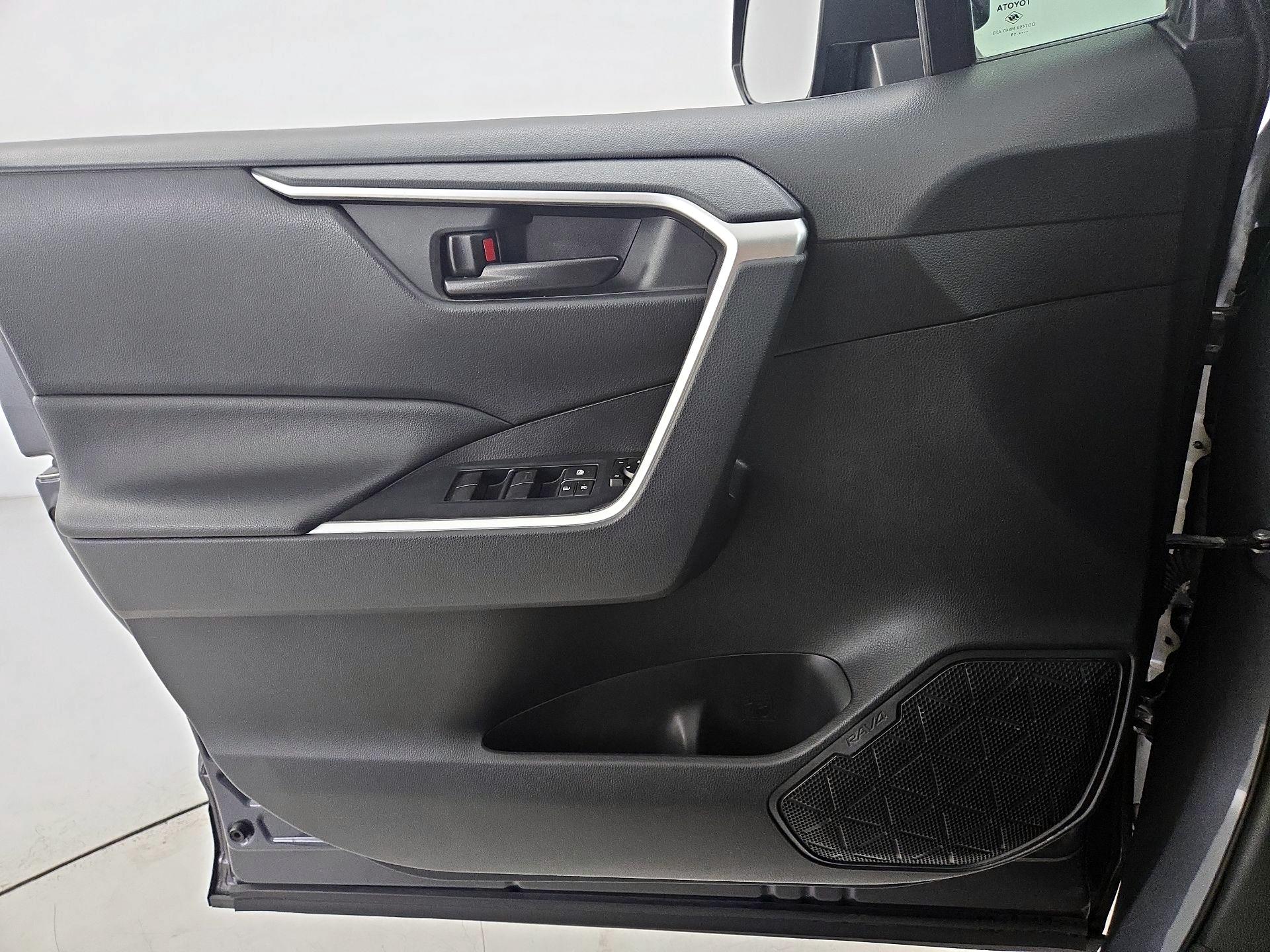 Thumbnail: 2019 Toyota RAV4 - 12