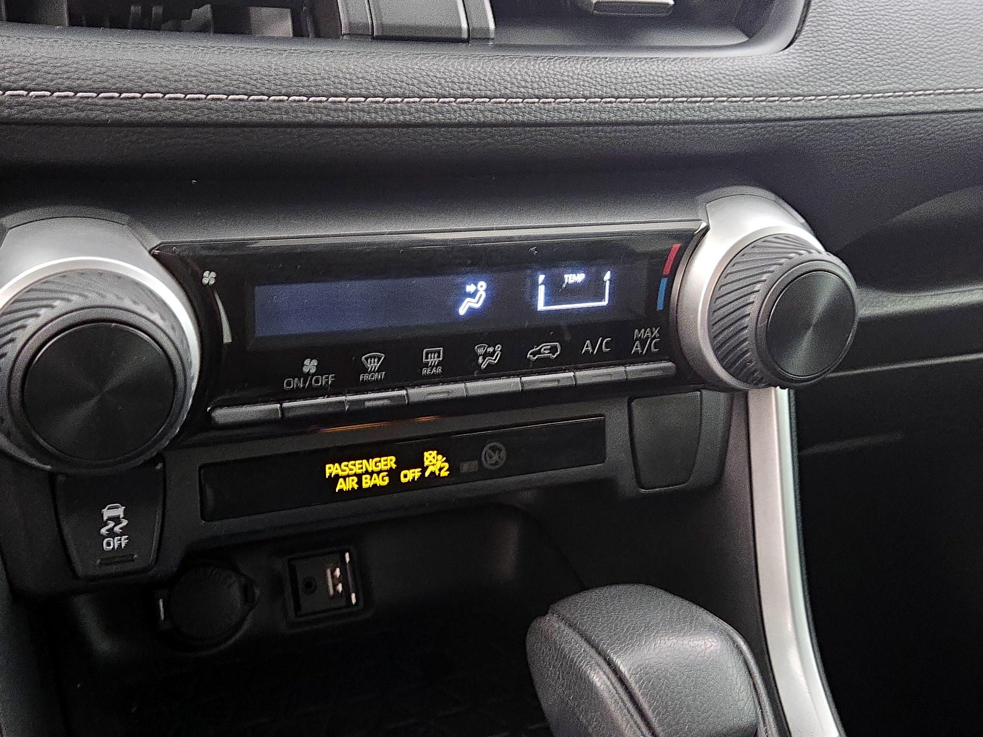 Thumbnail: 2019 Toyota RAV4 - 16
