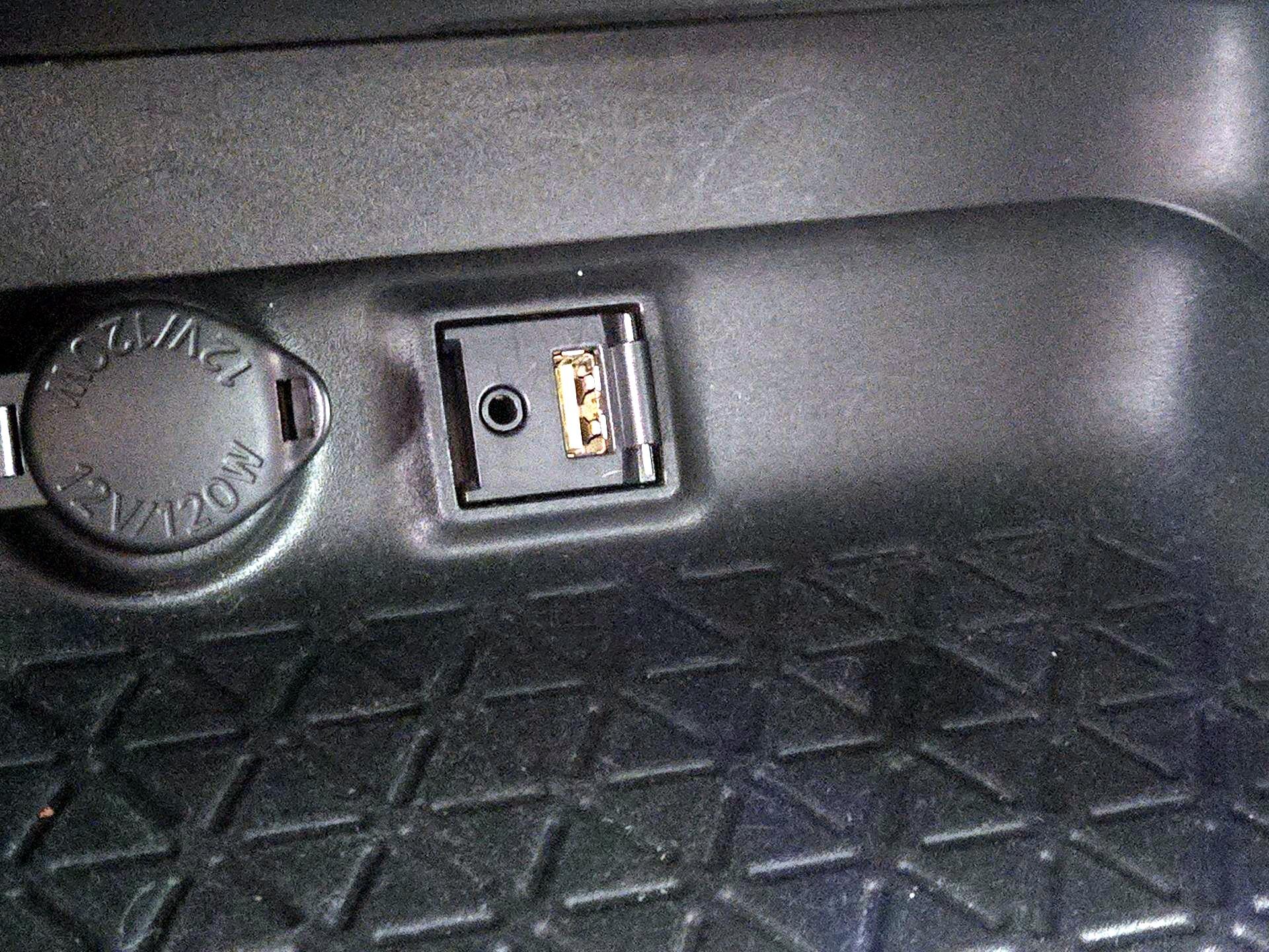 Thumbnail: 2019 Toyota RAV4 - 18