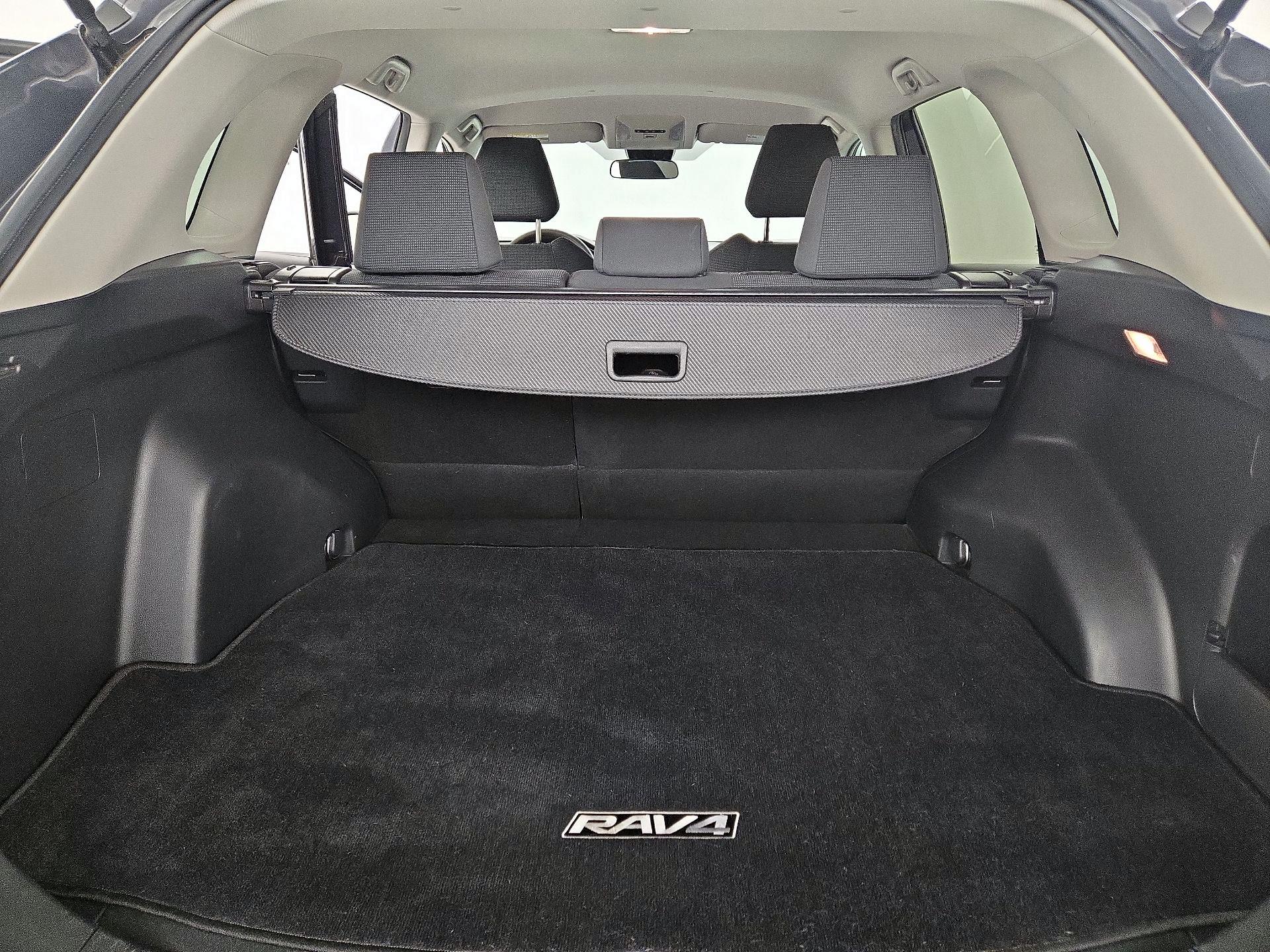 Thumbnail: 2019 Toyota RAV4 - 20