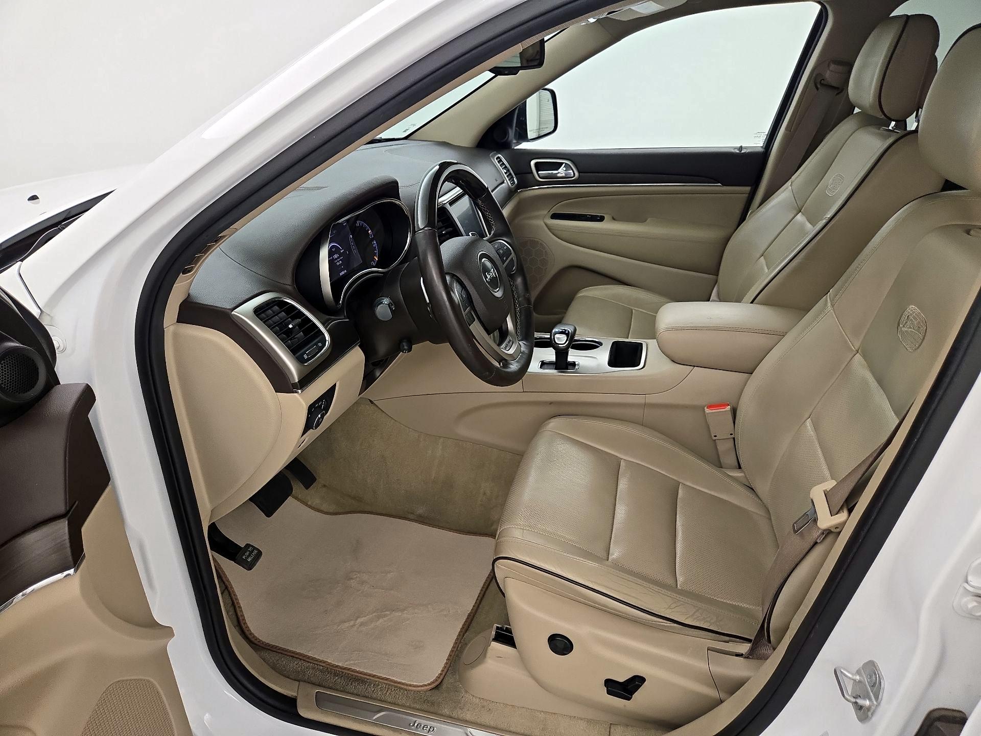 Thumbnail: 2015 Jeep Grand Cherokee - 11