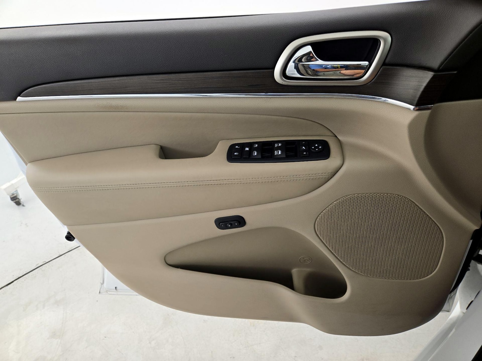 2015 Jeep Grand Cherokee Overland - Photo 13
