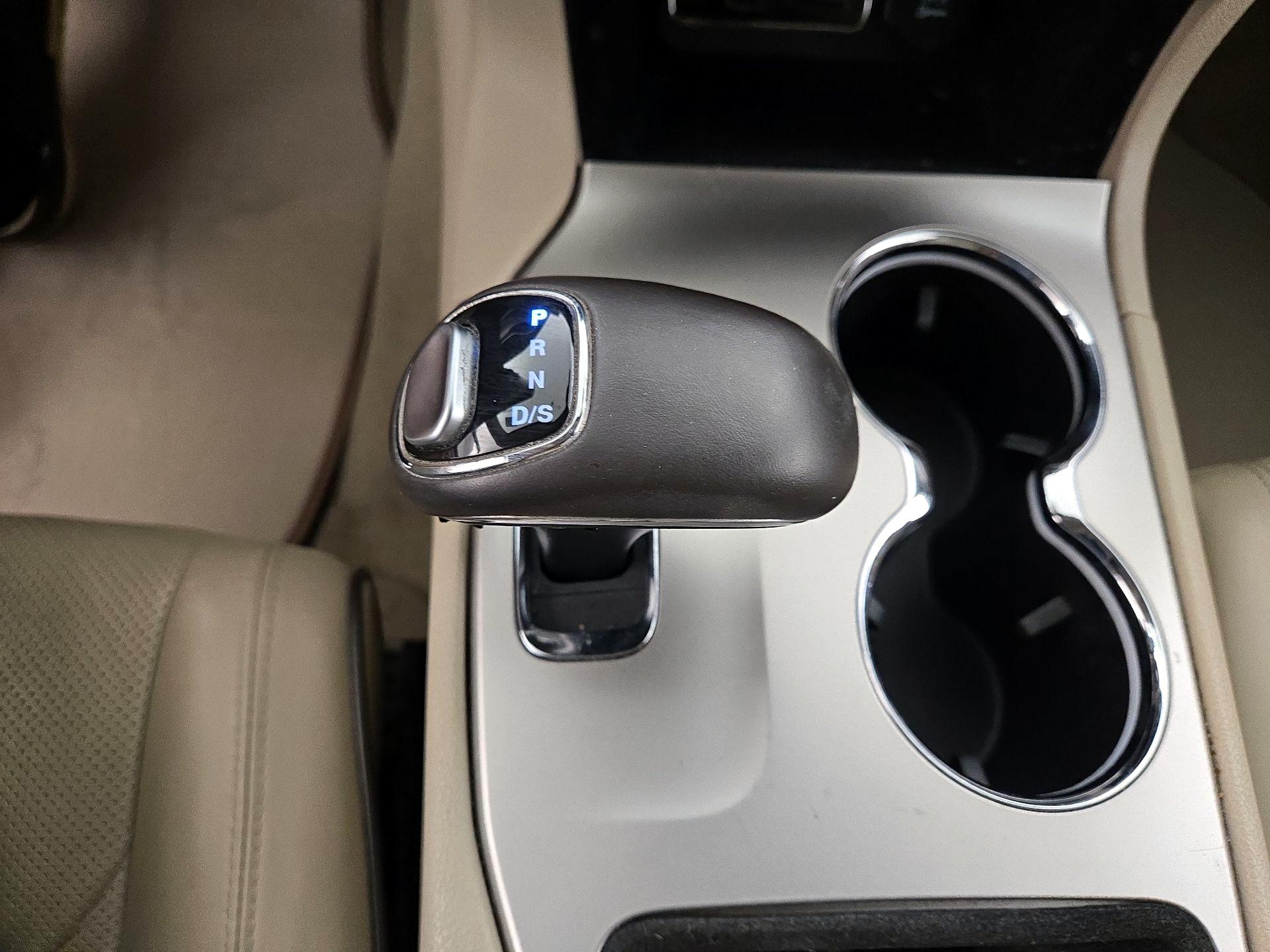 Thumbnail: 2015 Jeep Grand Cherokee - 18