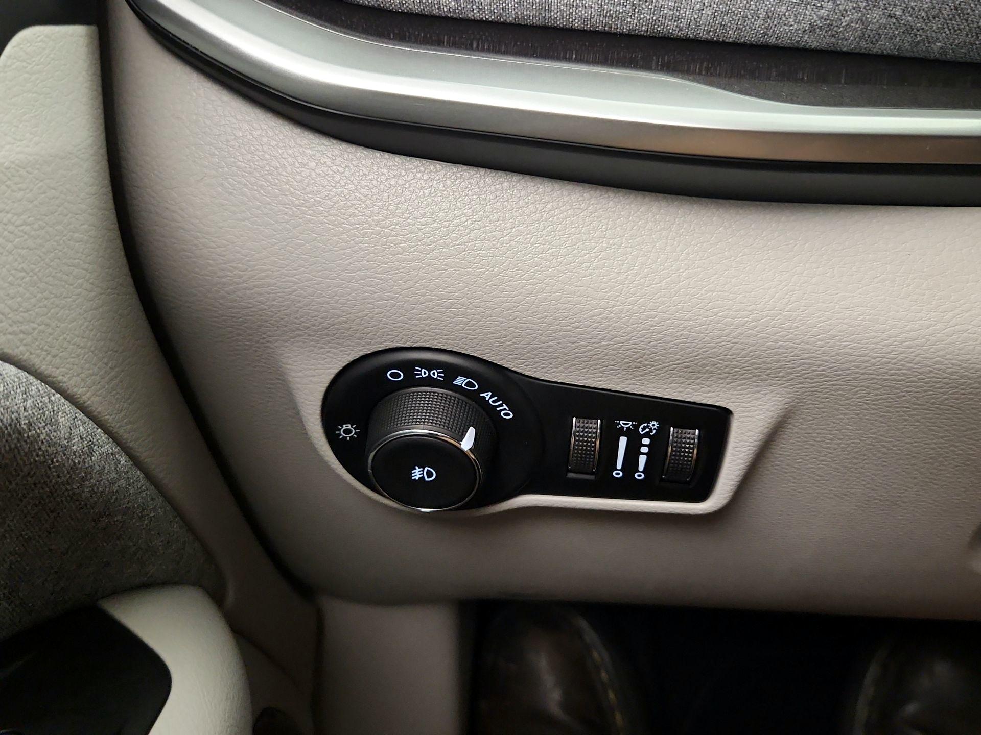 Thumbnail: 2022 Jeep Compass - 13