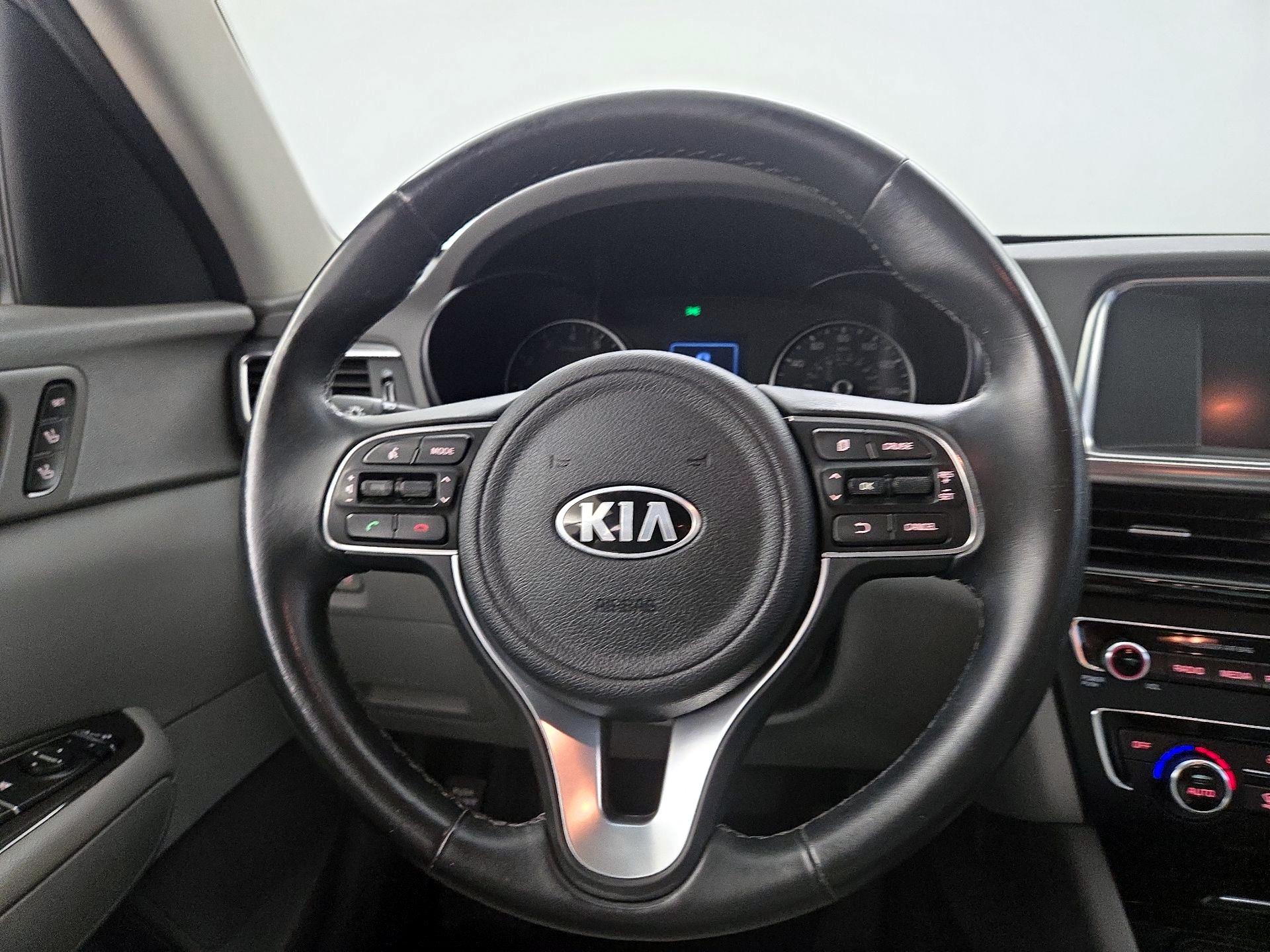 Thumbnail: 2017 Kia Optima - 10