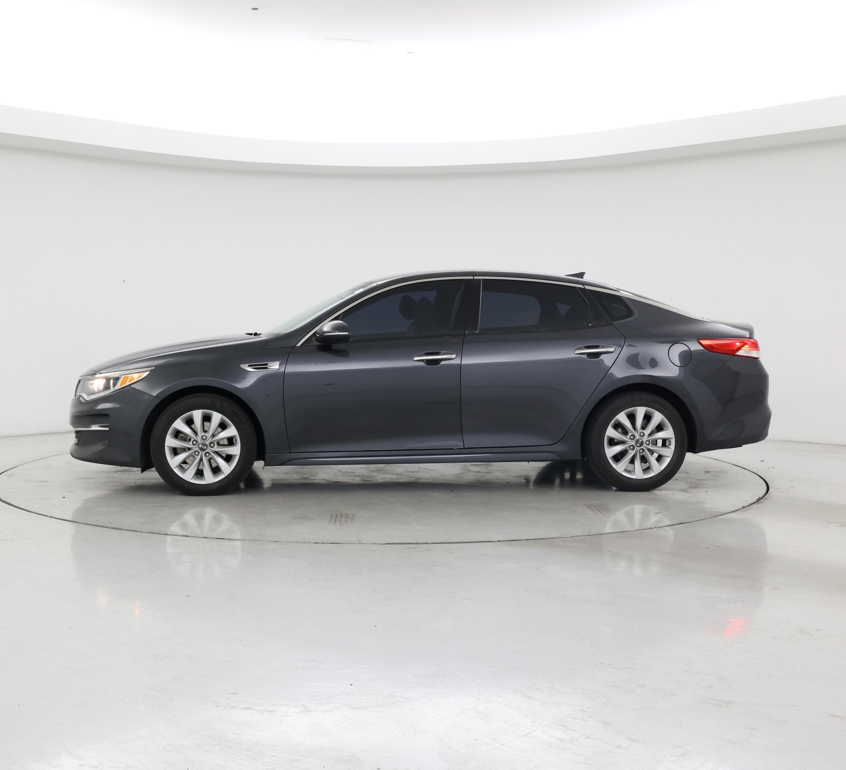 Thumbnail: 2017 Kia Optima - 3