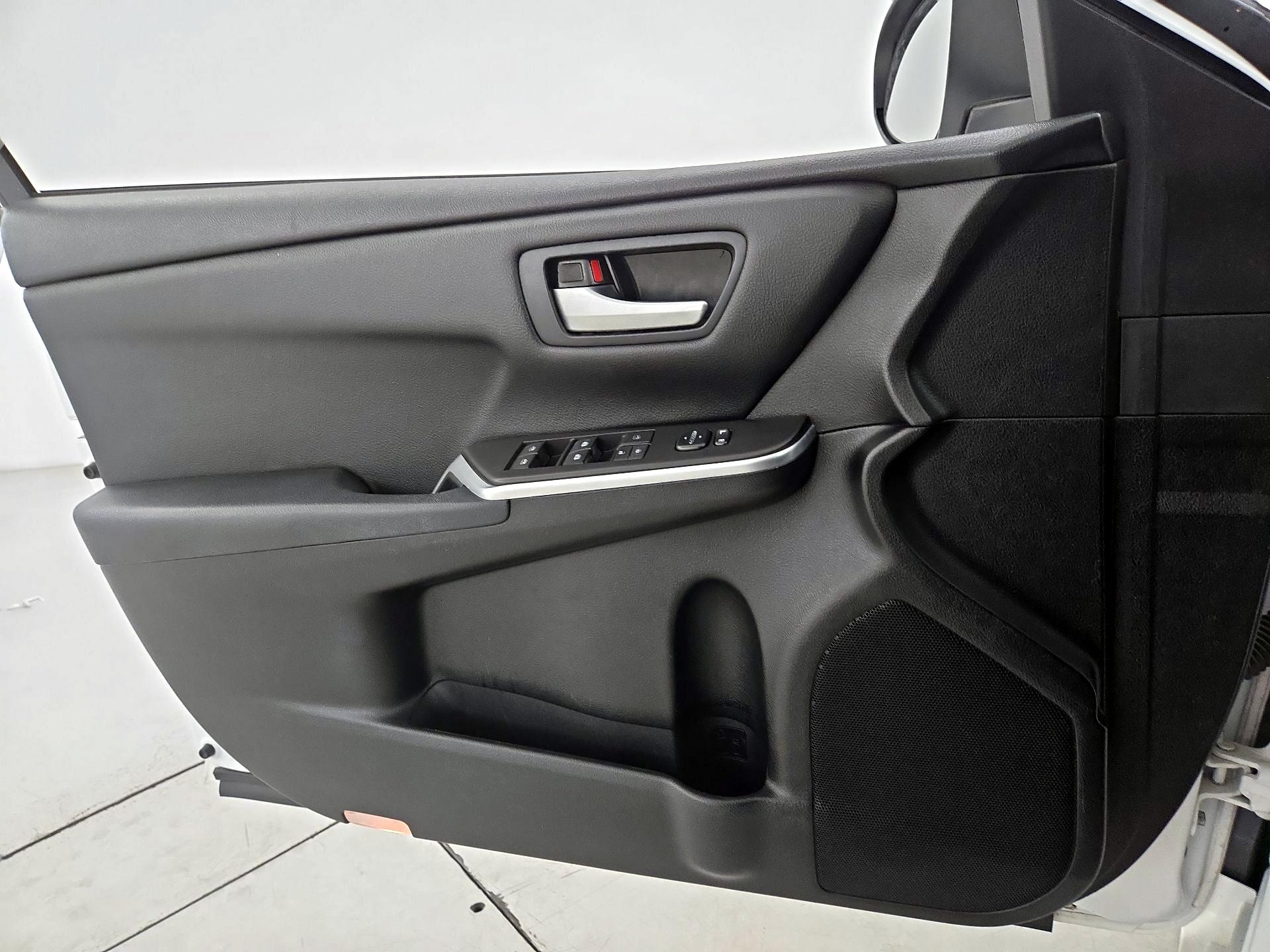 Thumbnail: 2017 Toyota Camry - 12