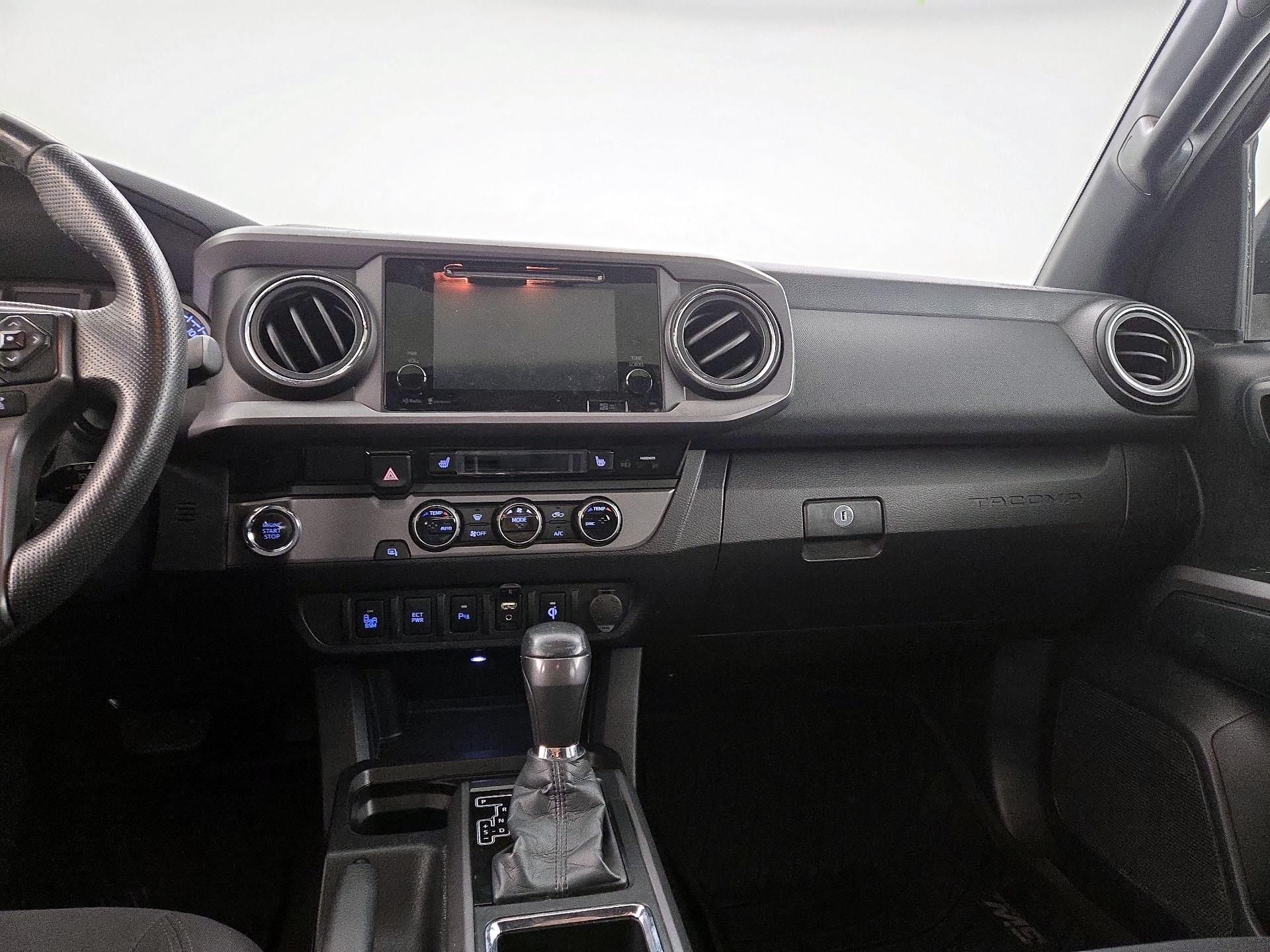Thumbnail: 2016 Toyota Tacoma - 9