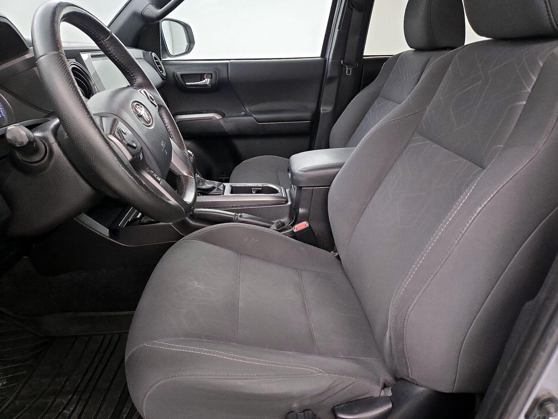 Thumbnail: 2016 Toyota Tacoma - 11