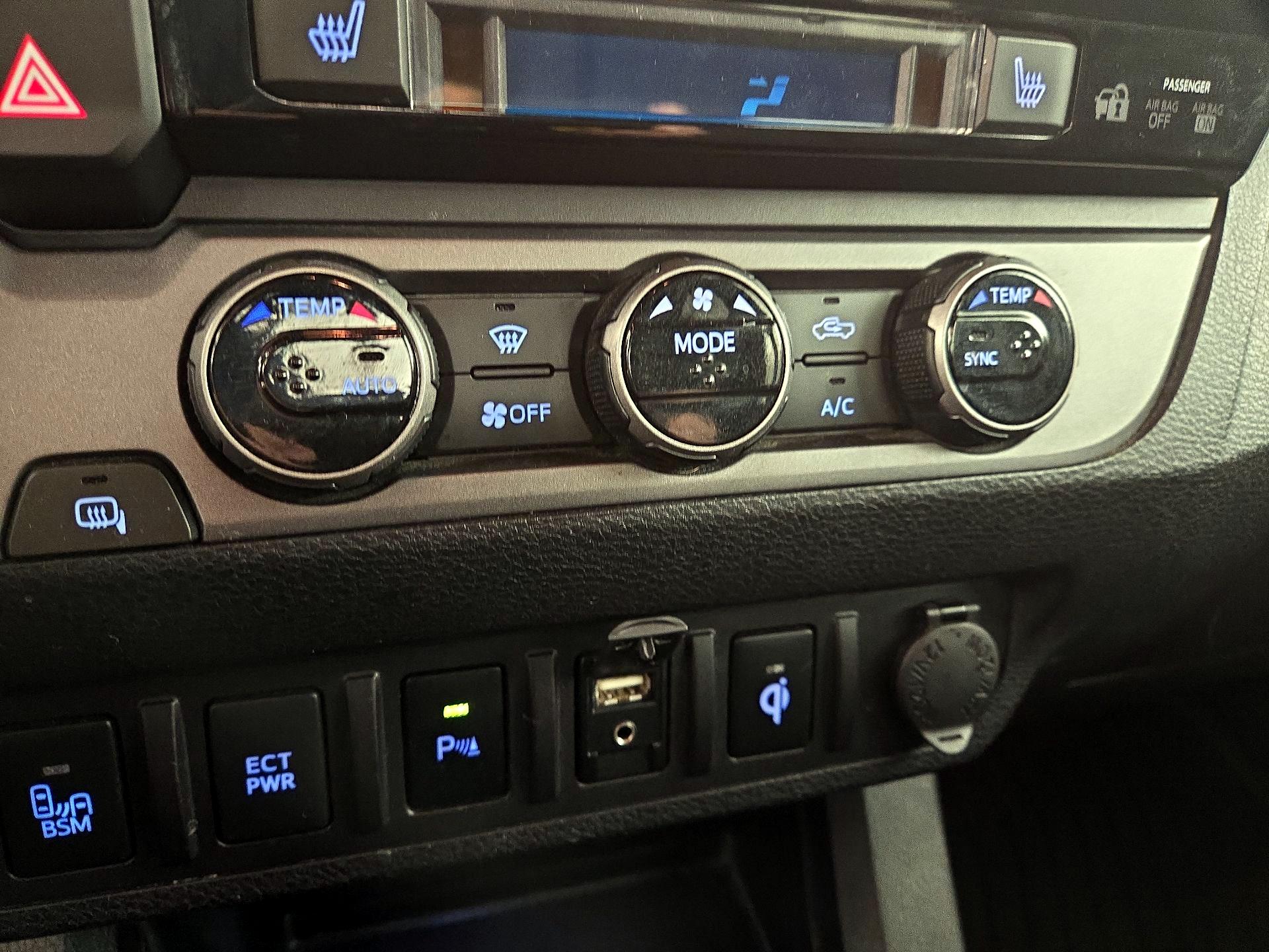 Thumbnail: 2016 Toyota Tacoma - 16