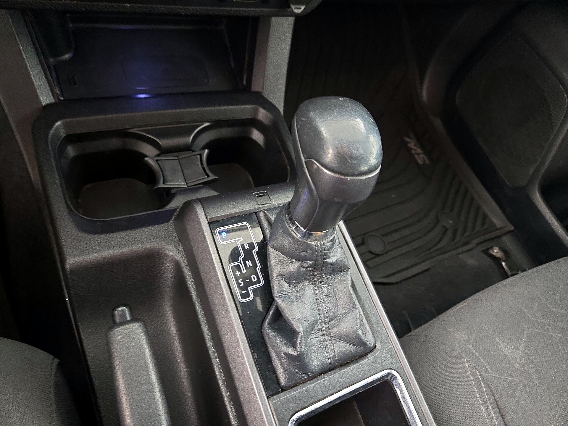 Thumbnail: 2016 Toyota Tacoma - 17