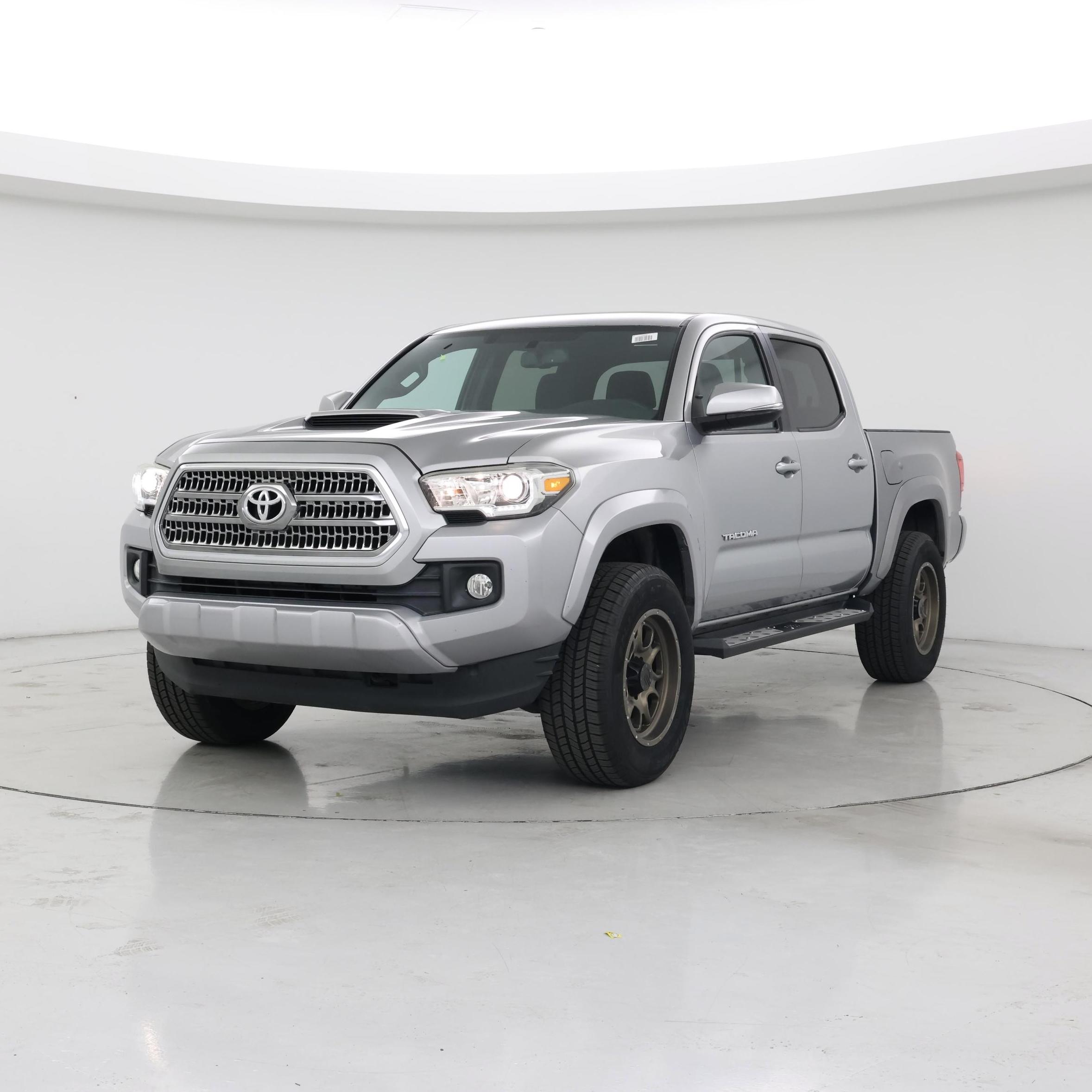 Thumbnail: 2016 Toyota Tacoma - 4