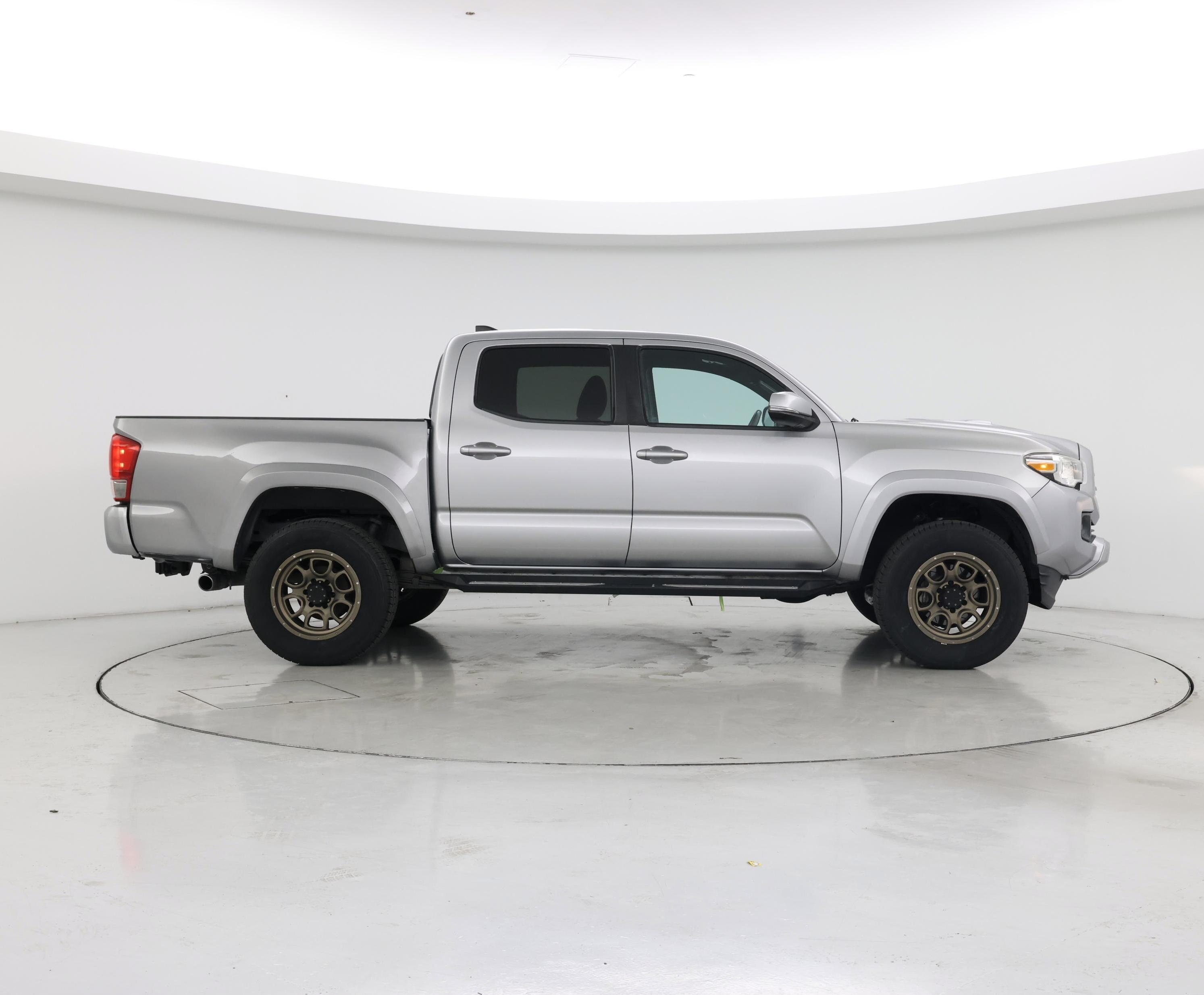Thumbnail: 2016 Toyota Tacoma - 7