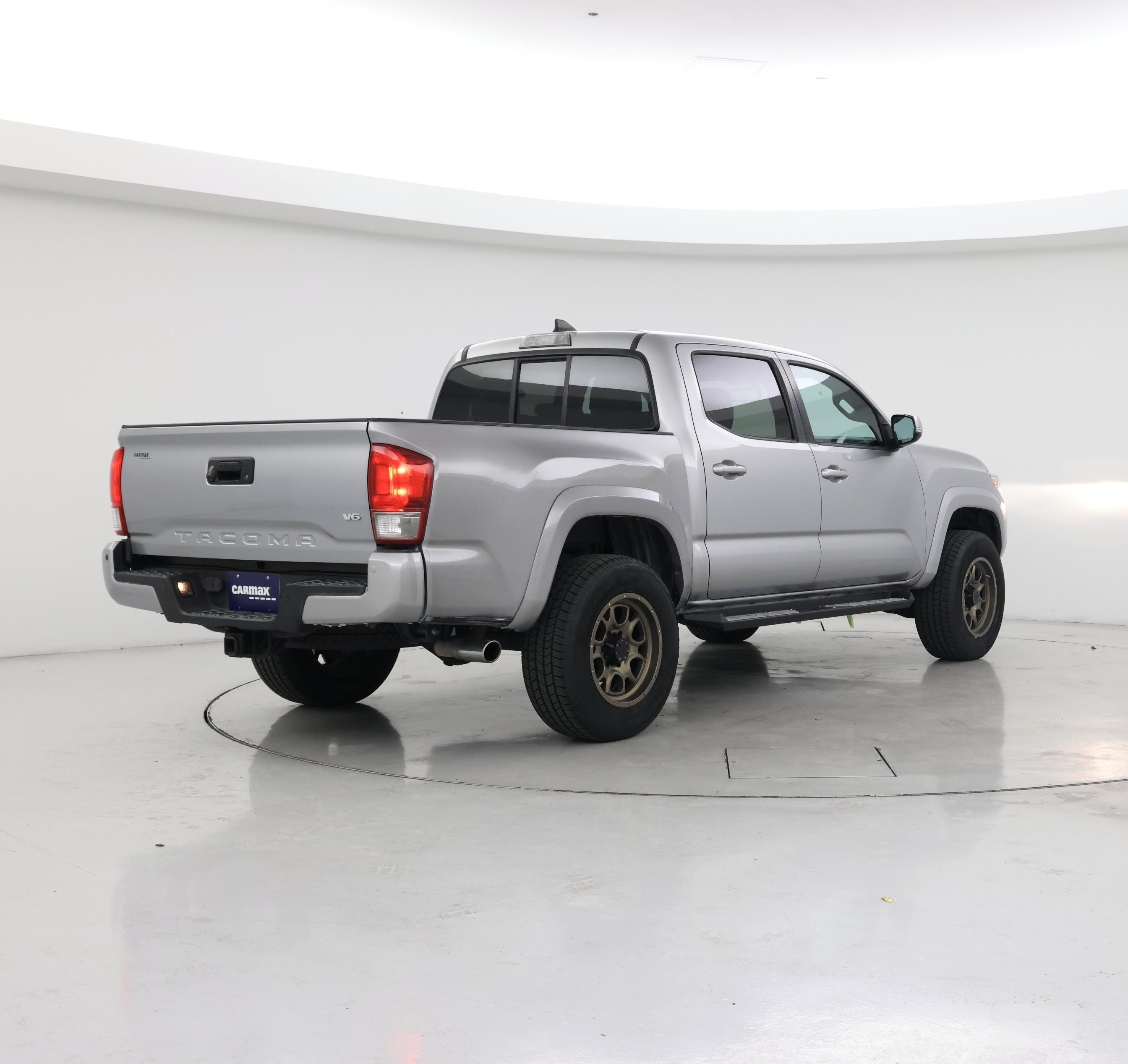 Thumbnail: 2016 Toyota Tacoma - 8