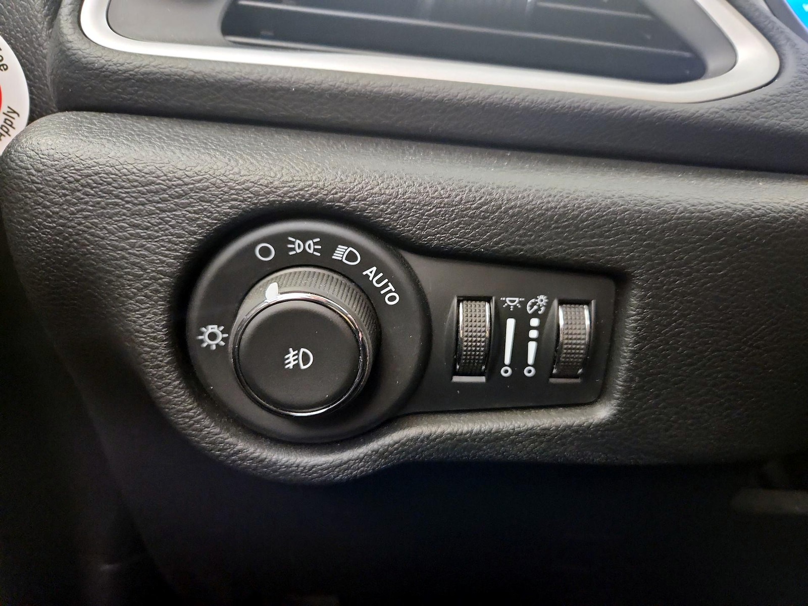 2025 Chrysler Pacifica Select - Photo 14