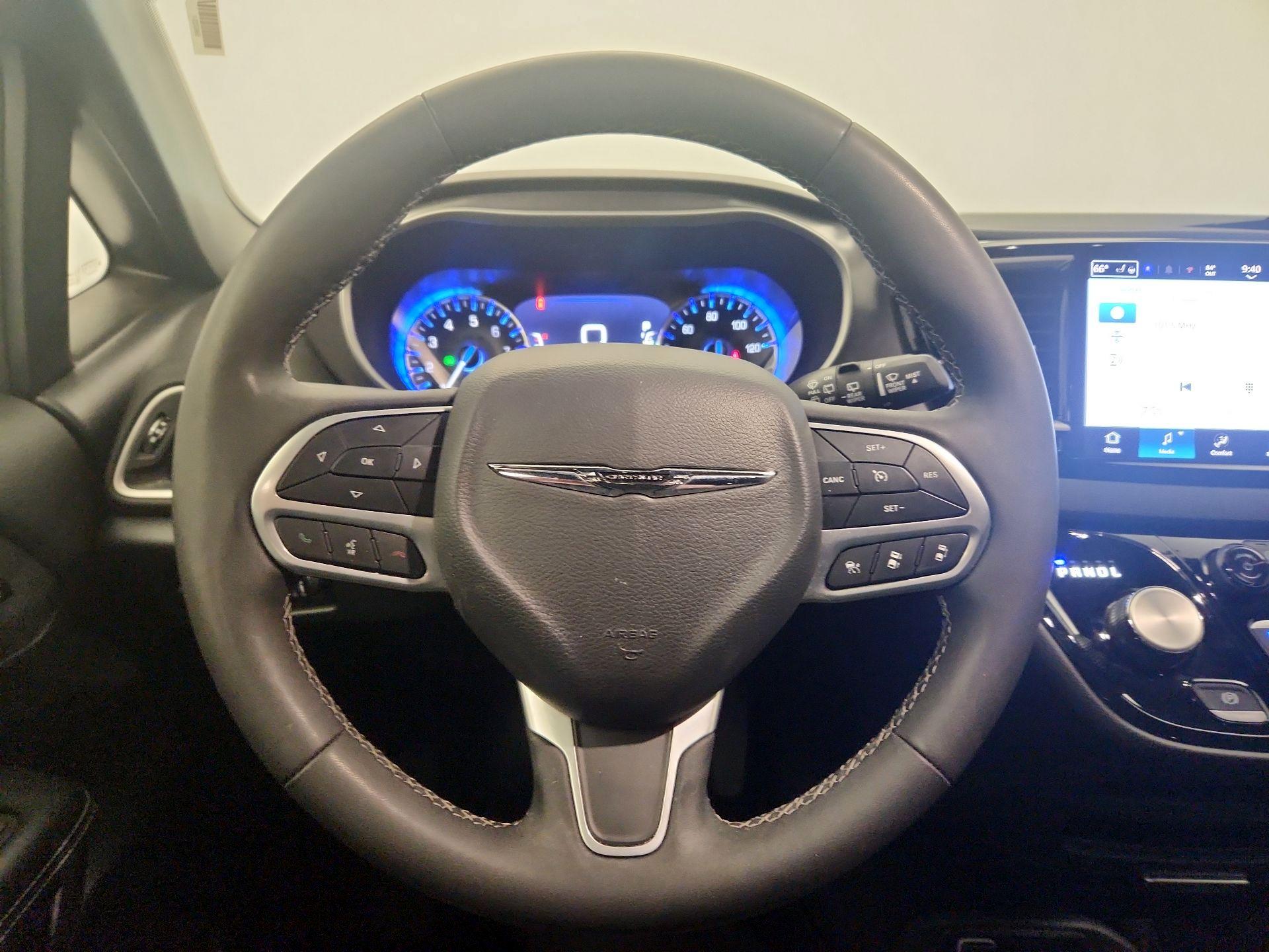 Thumbnail: 2025 Chrysler Pacifica - 10