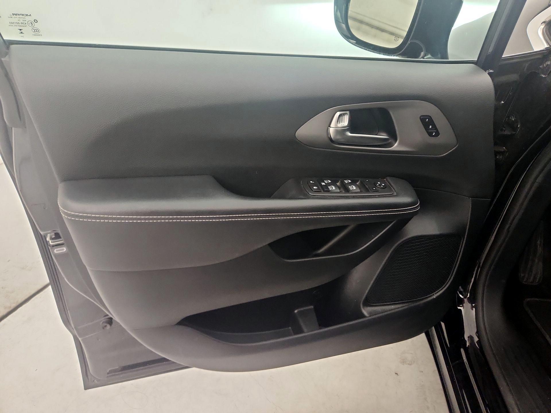 Thumbnail: 2025 Chrysler Pacifica - 12