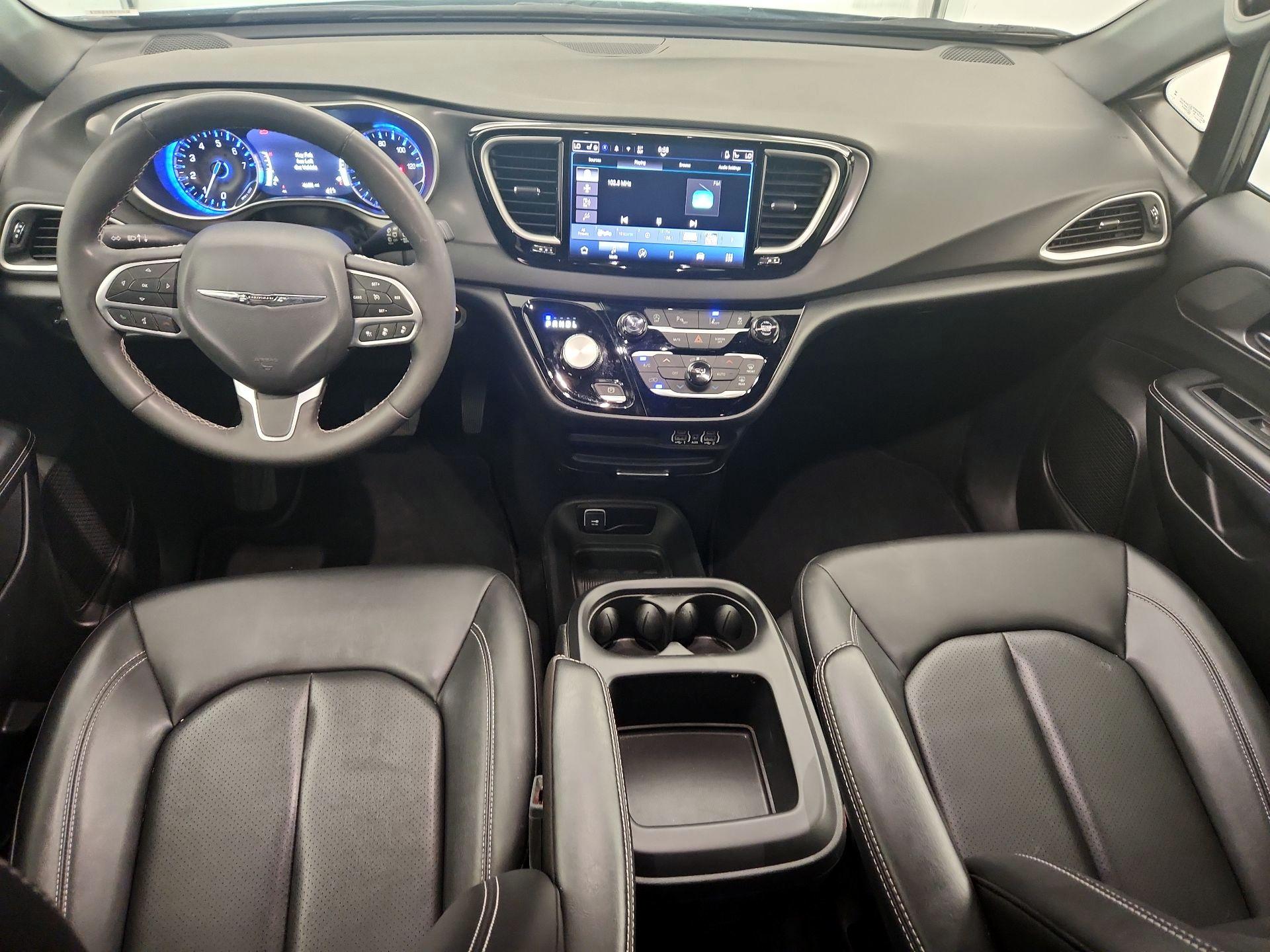 Thumbnail: 2025 Chrysler Pacifica - 9
