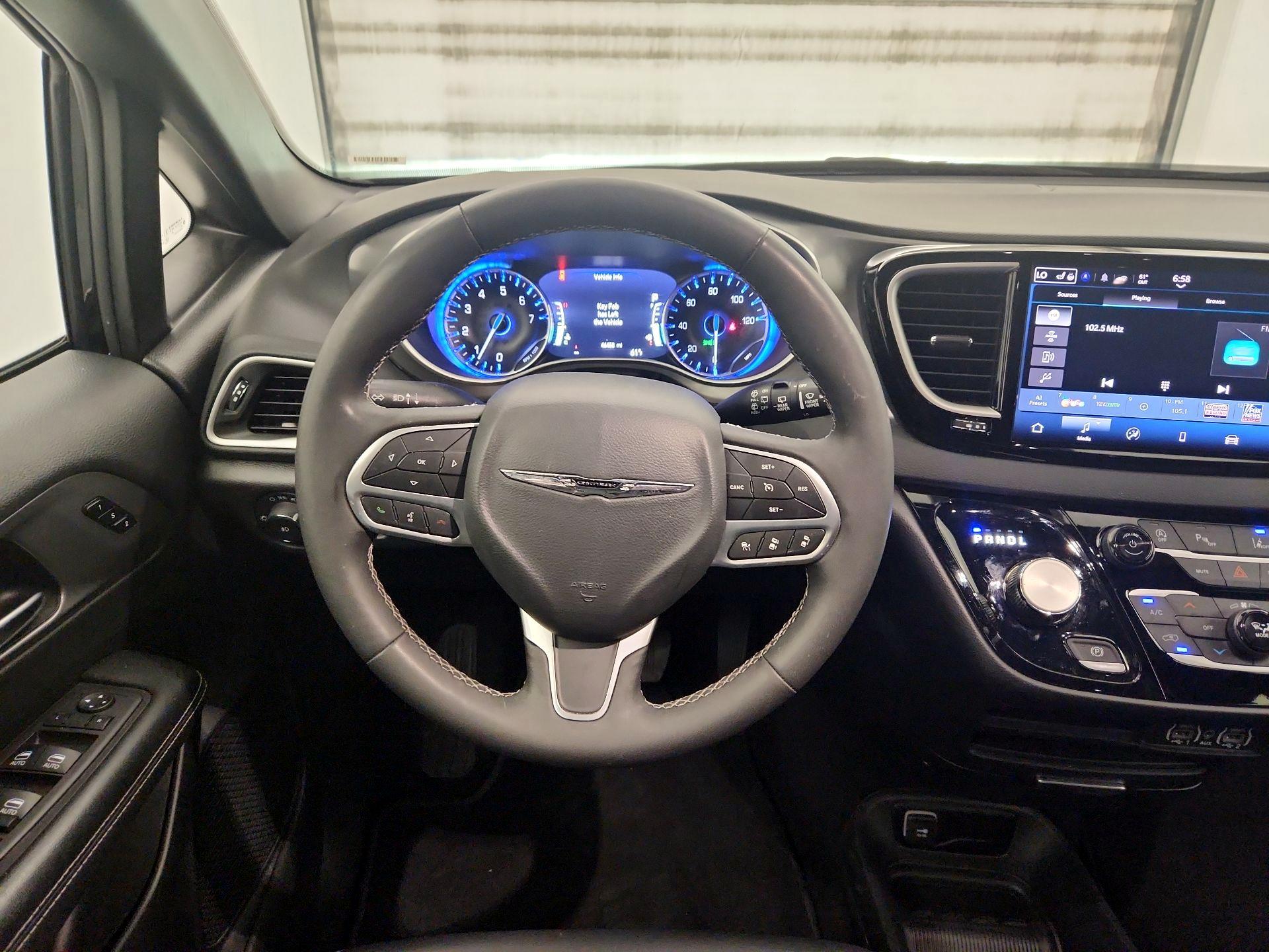Thumbnail: 2025 Chrysler Pacifica - 10