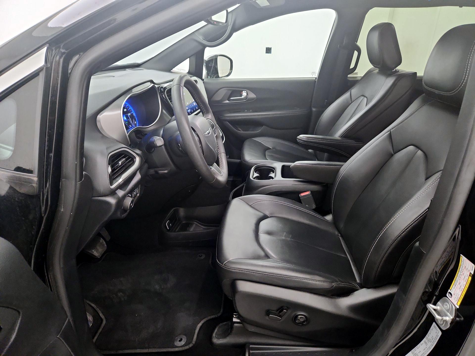 Thumbnail: 2025 Chrysler Pacifica - 11