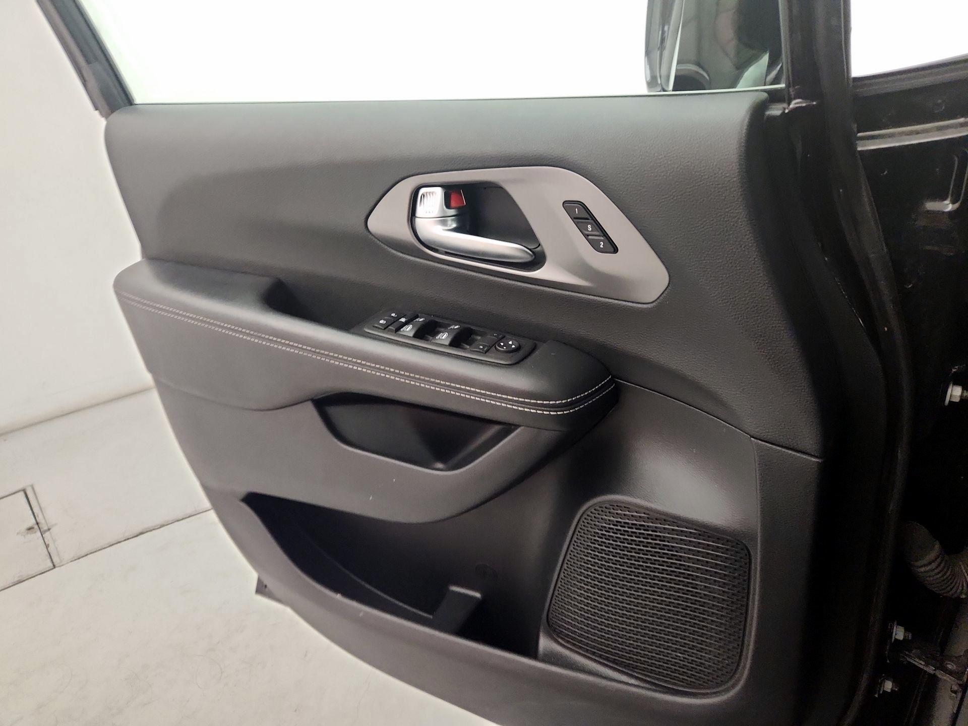 Thumbnail: 2025 Chrysler Pacifica - 12