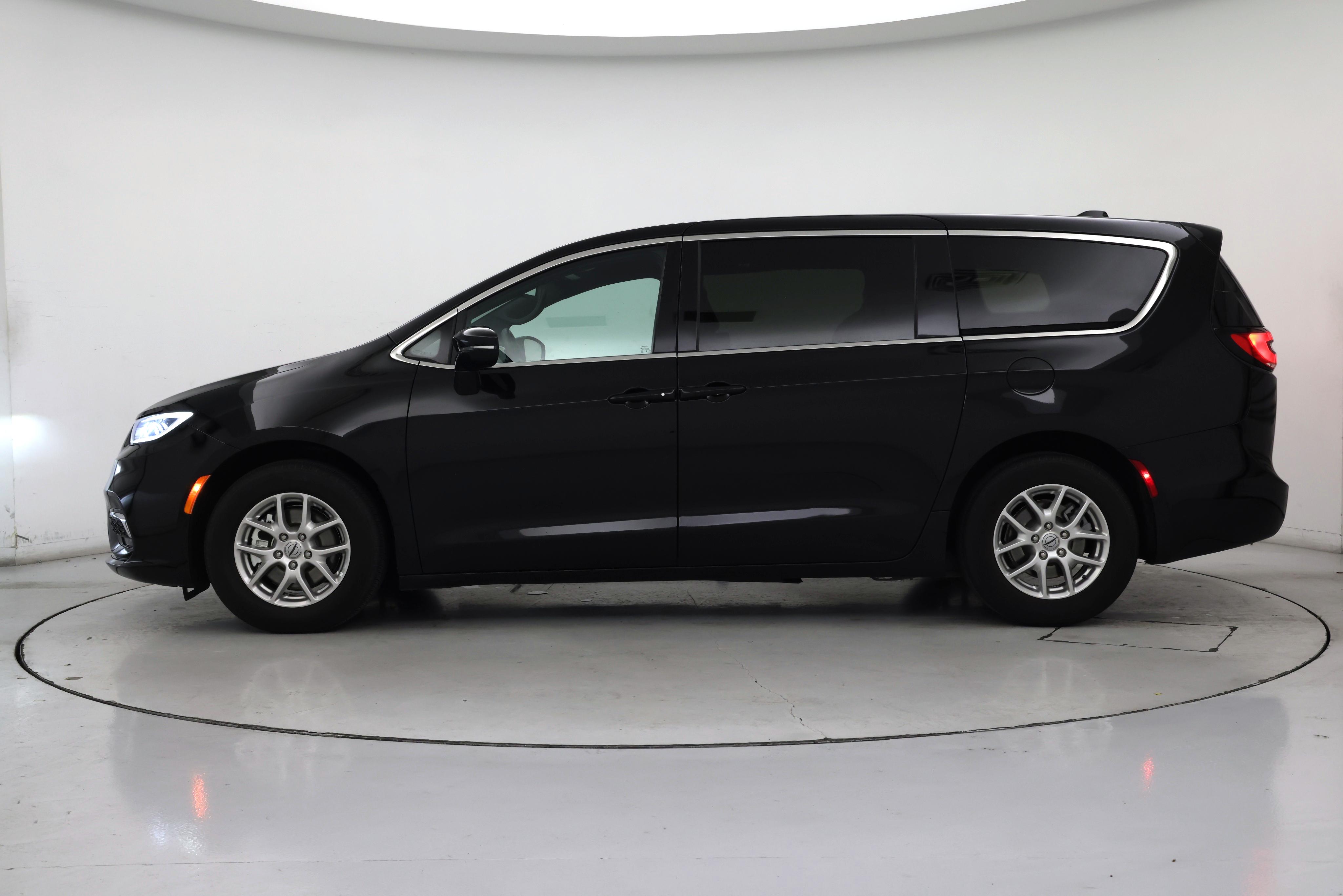 Thumbnail: 2025 Chrysler Pacifica - 3