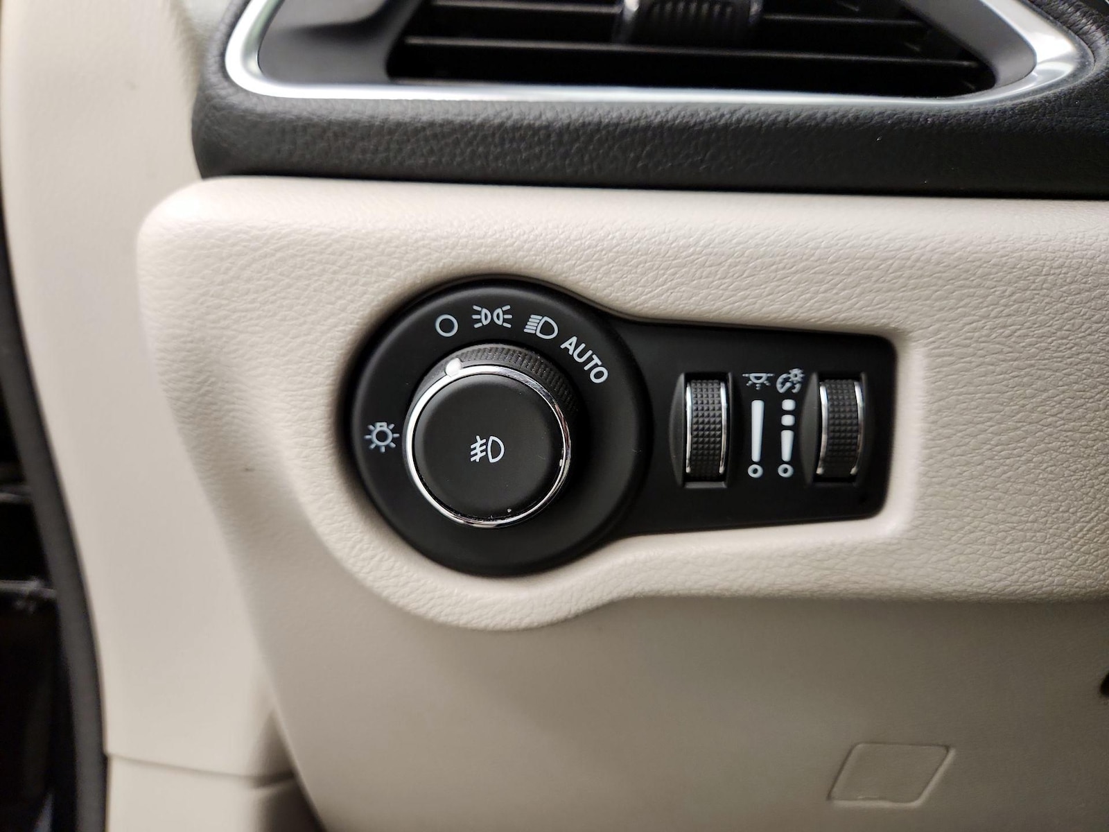 2021 Chrysler Pacifica Limited - Photo 14
