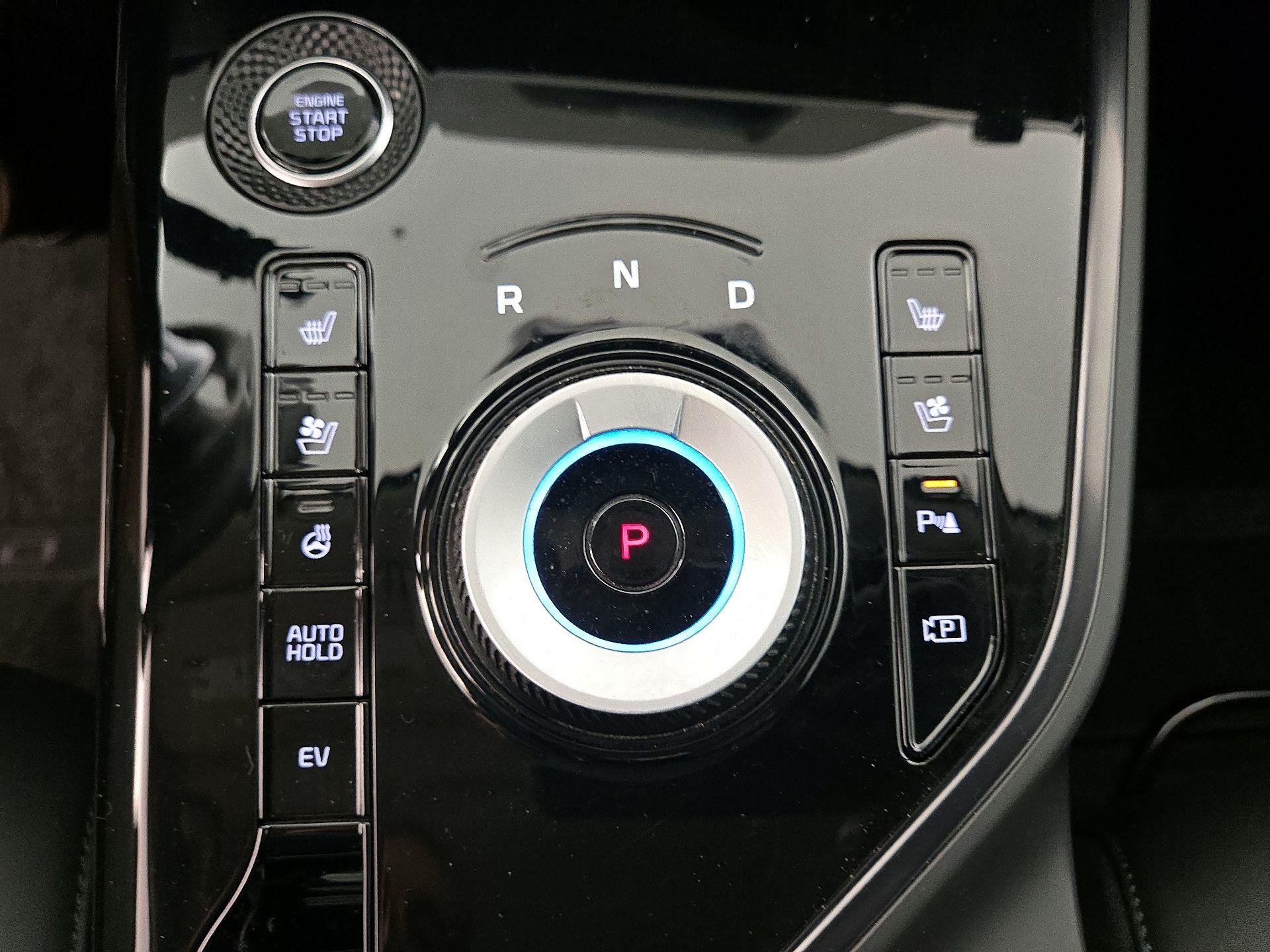 Thumbnail: 2023 Kia Niro - 18