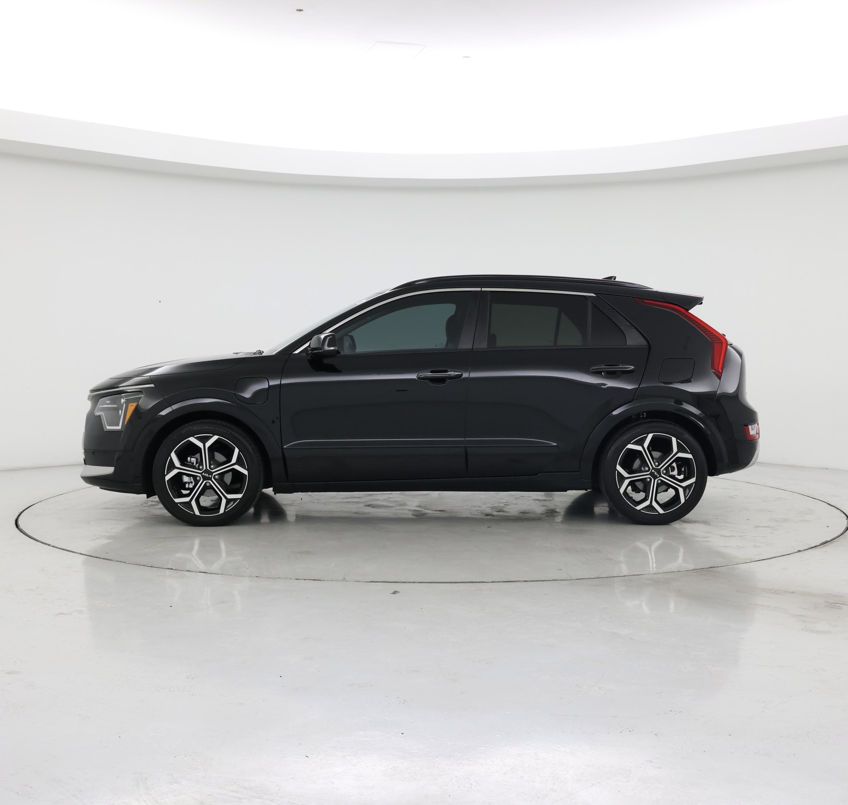 Thumbnail: 2023 Kia Niro - 3