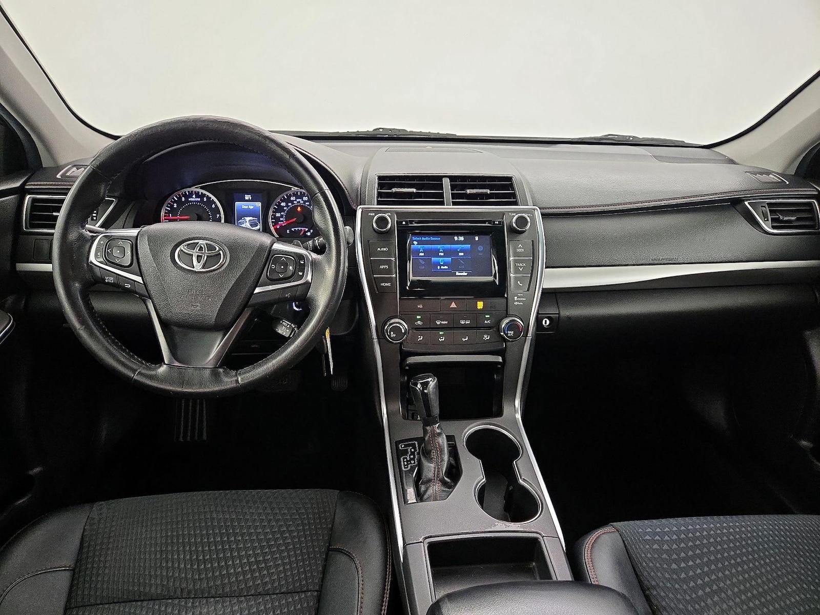 2015 Toyota Camry SE - Photo 10