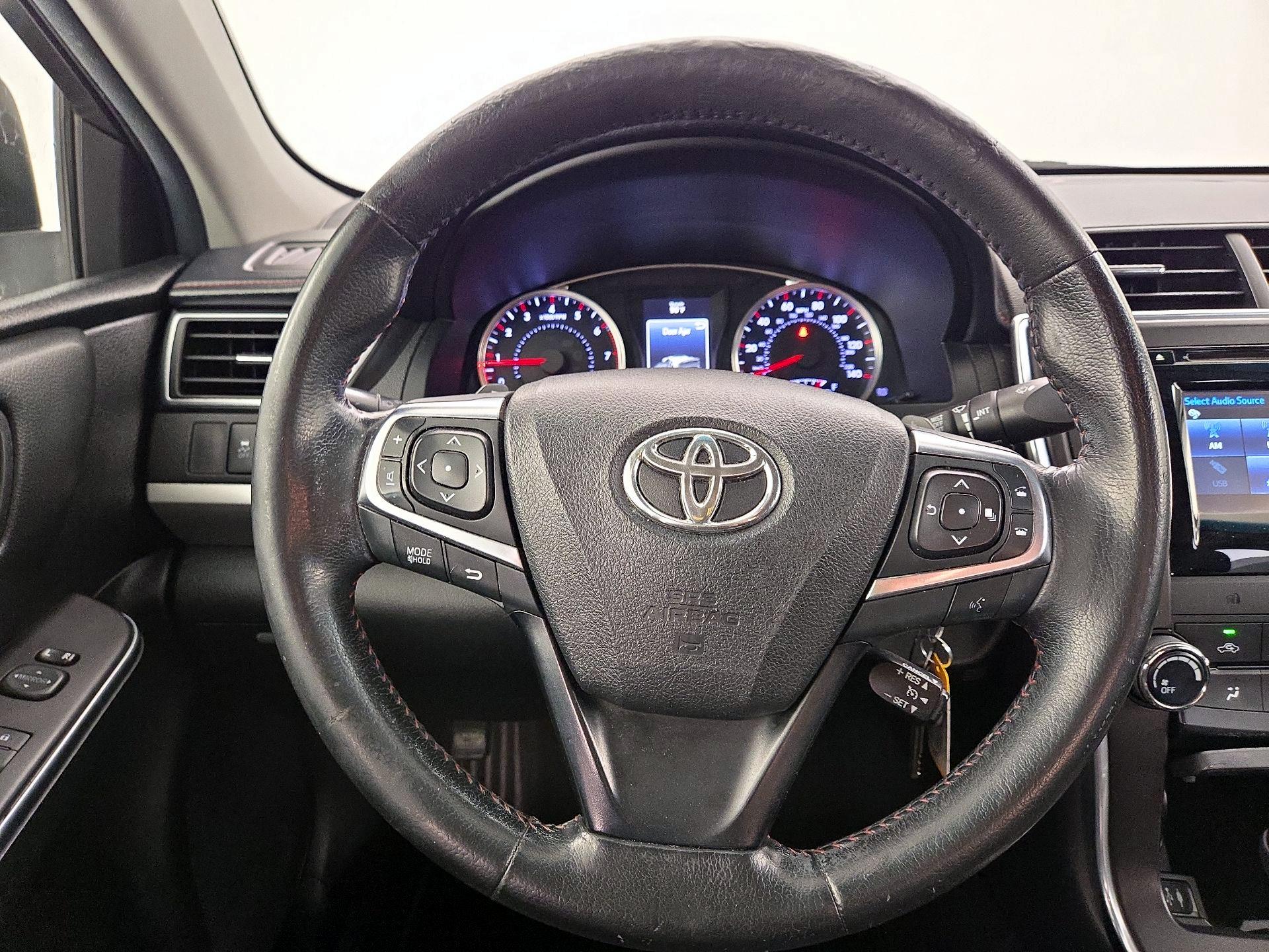 Thumbnail: 2015 Toyota Camry - 10