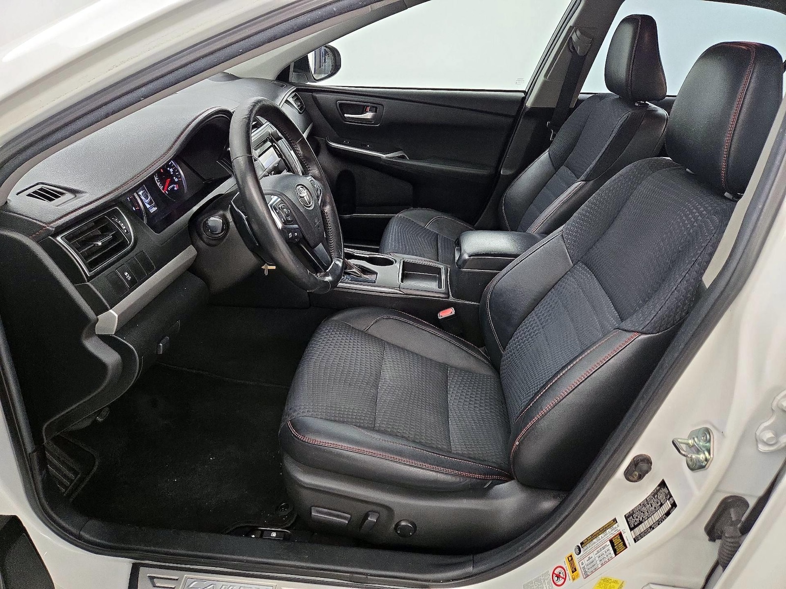 2015 Toyota Camry SE - Photo 12