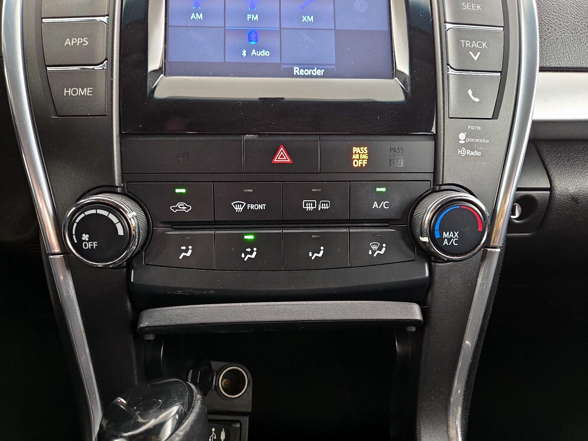 Thumbnail: 2015 Toyota Camry - 16