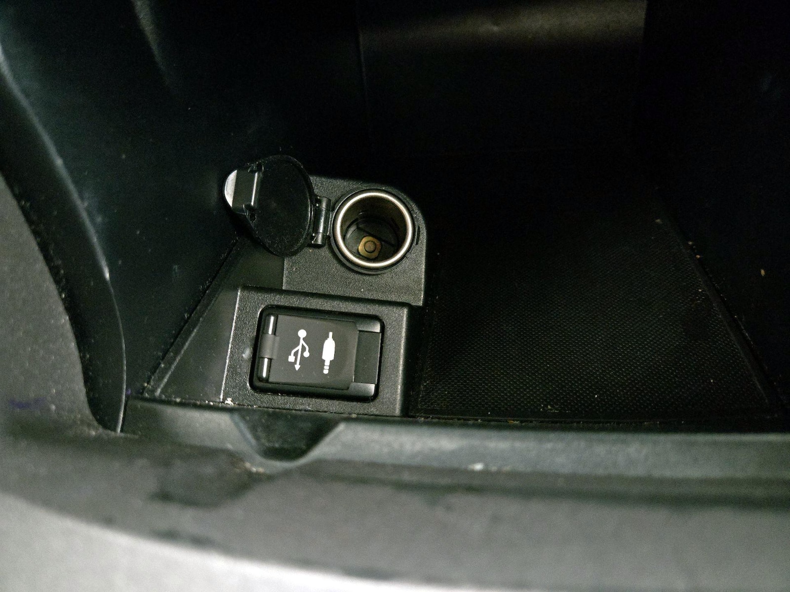 2015 Toyota Camry SE - Photo 19