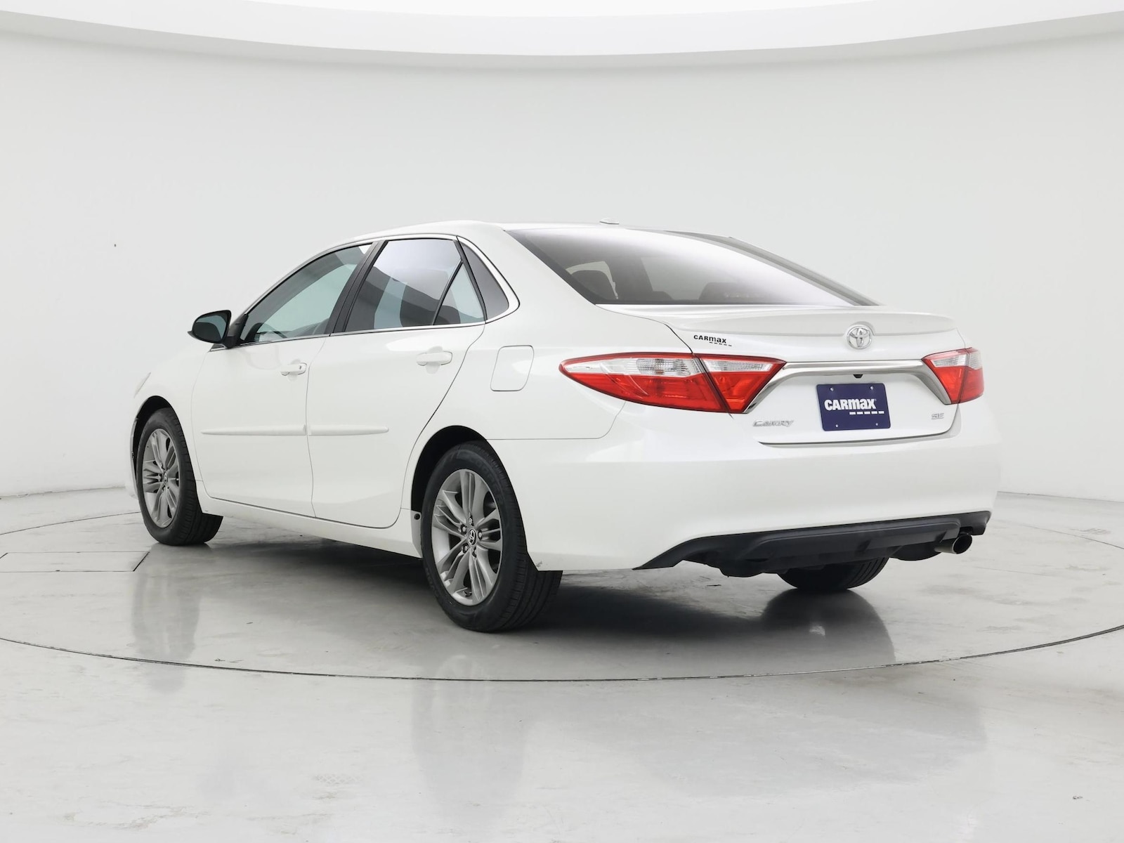 2015 Toyota Camry SE - Photo 3